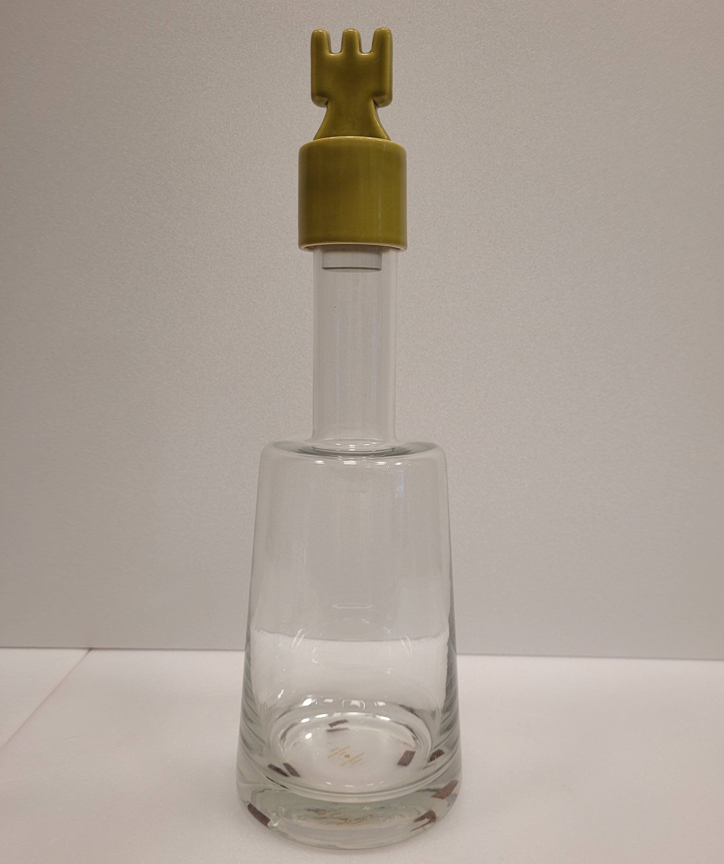 pair of decanters, bottles or jars, made in crystal with a ceramic tap enameled in green color