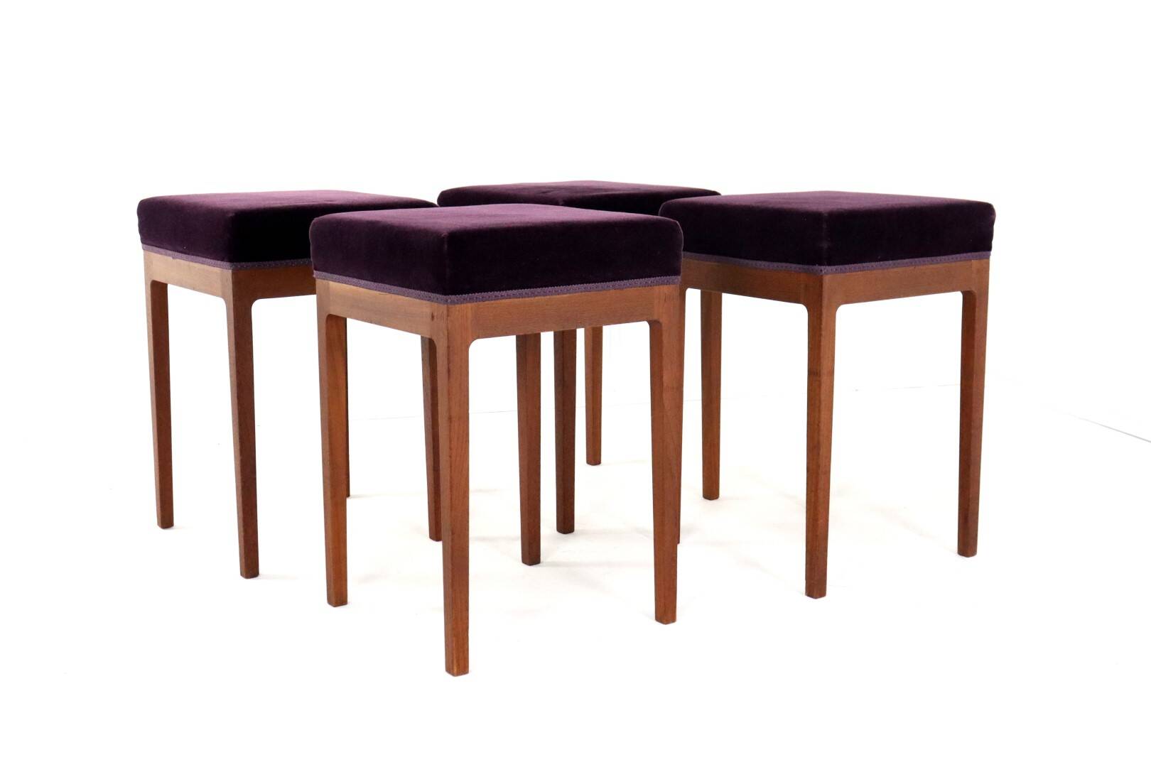 Set of 4 vintage stools 'Egglham'