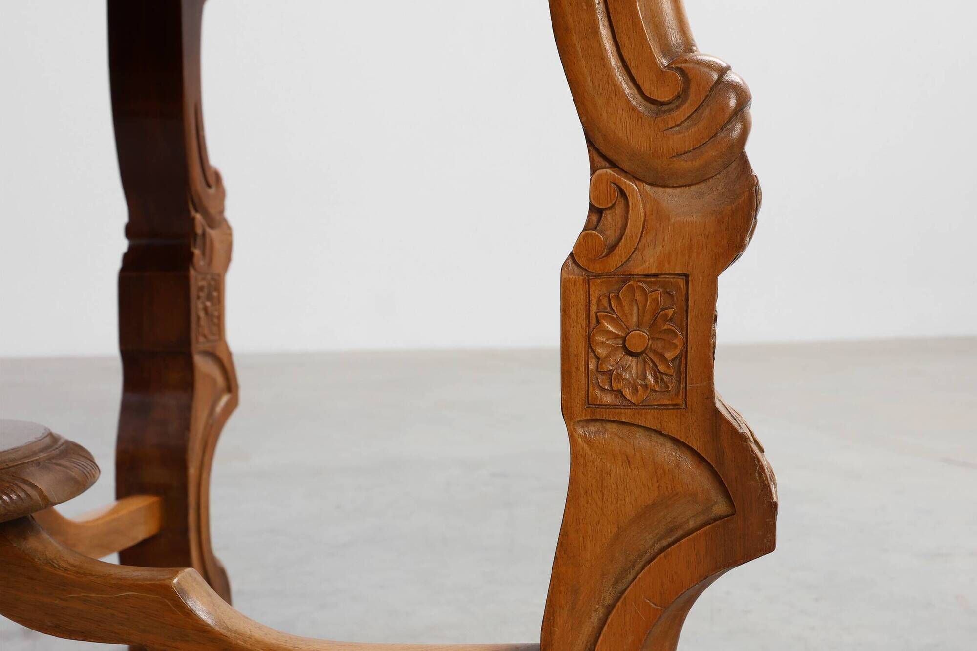 Renaissance‑Style Round Walnut Coffee Table, France – Late 19th Century