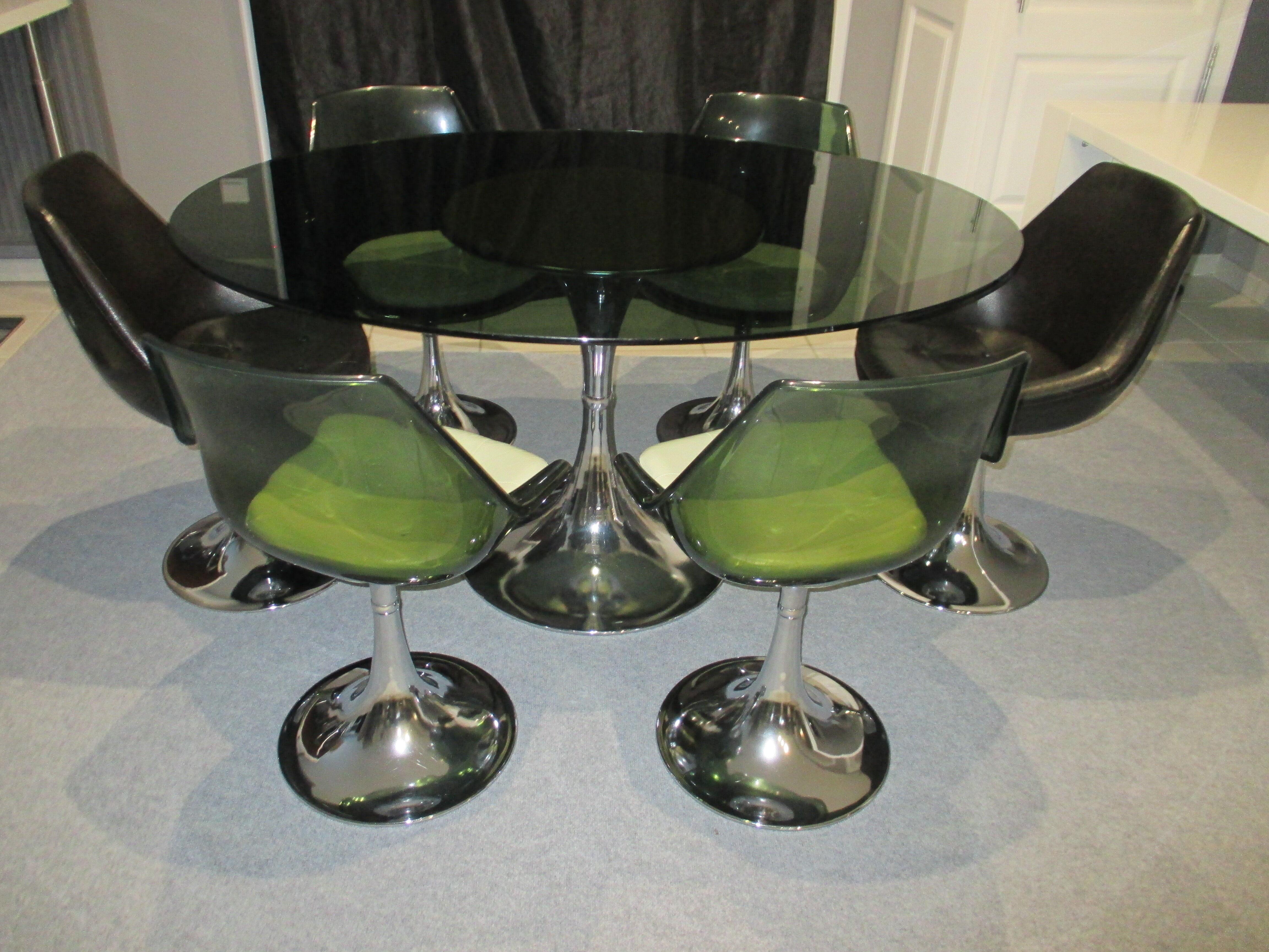 Ensemble table et 6 chaises tulipe Roche Bobois 1970