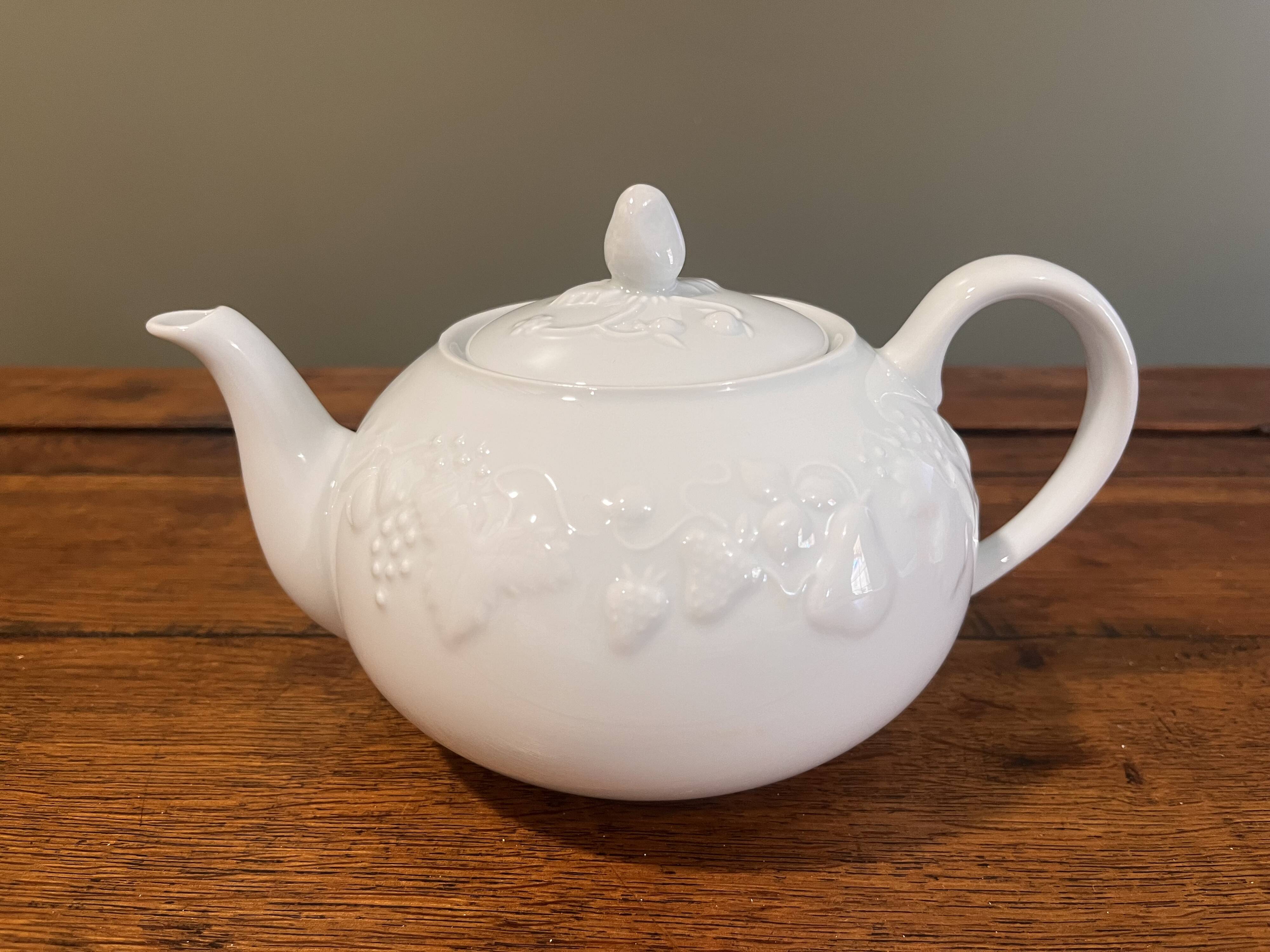 Porcelain teapot Philippe Deshoulières