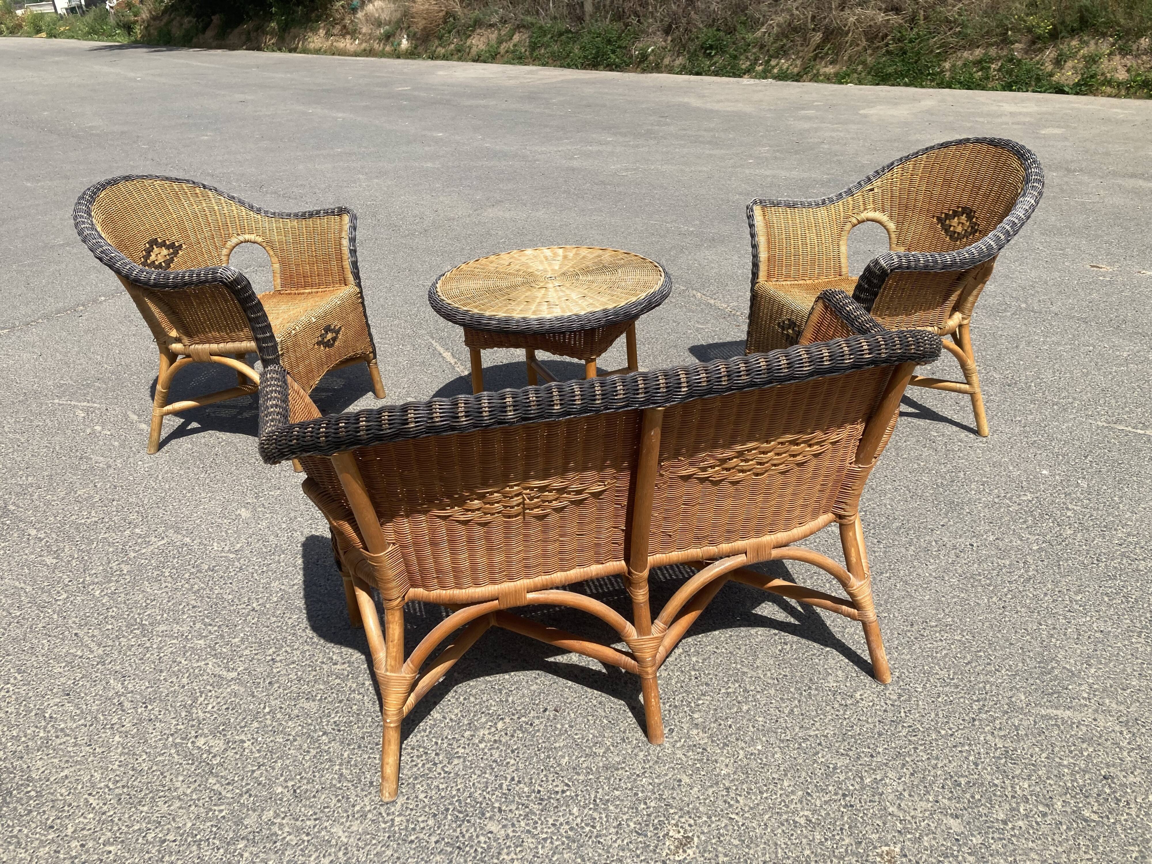 Used rattan lounge