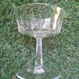 6 champagne glasses on set