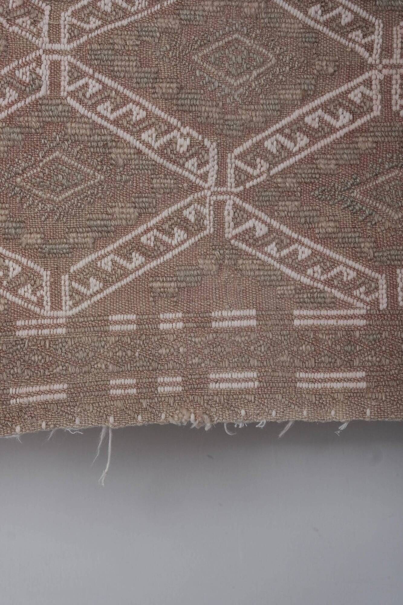 Vintage Turkish kilim, handwoven, 167x238 cm.