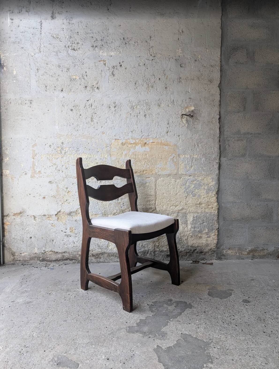 Set of 6 chairs with a design inspired by Guillerme and Chambron