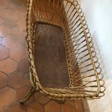 Lit de bebe en rotin vintage