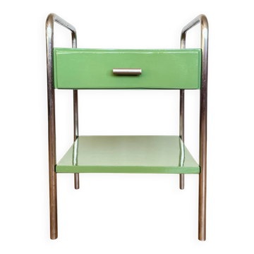 Table de chevet fonctionnaliste