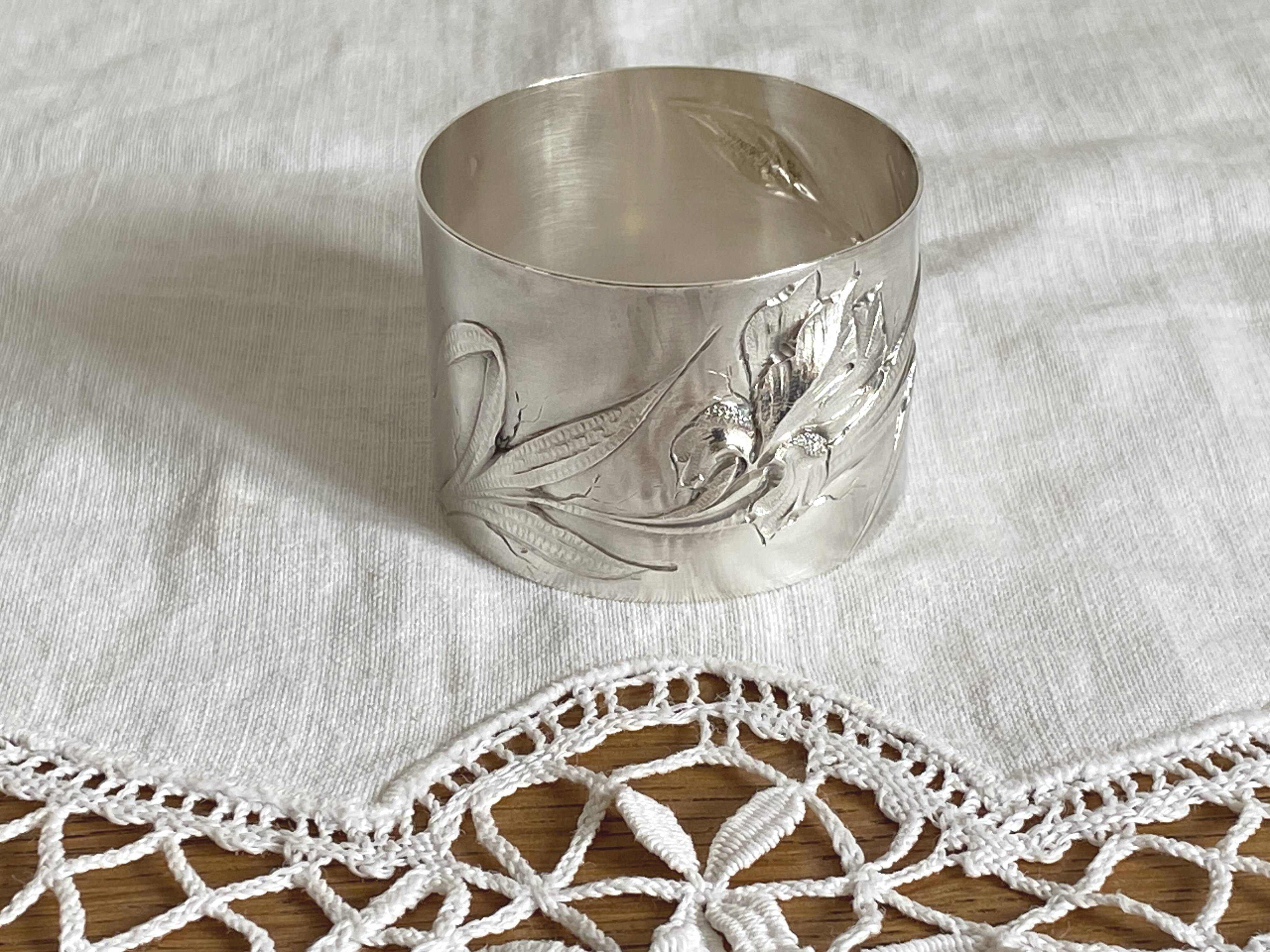 Solid silver napkin ring with Iris Art Nouveau decor