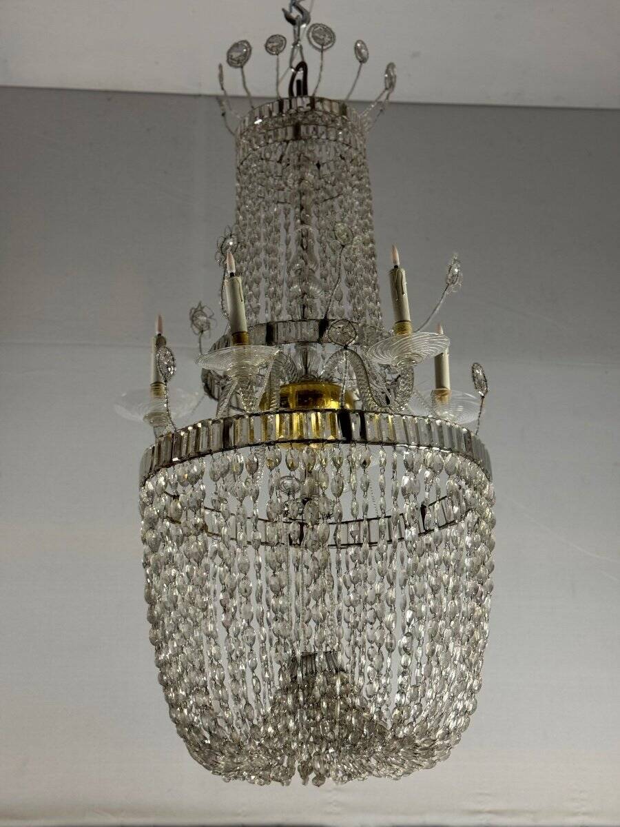 Important lustre bag of cut crystal navette pearls, circa 1800