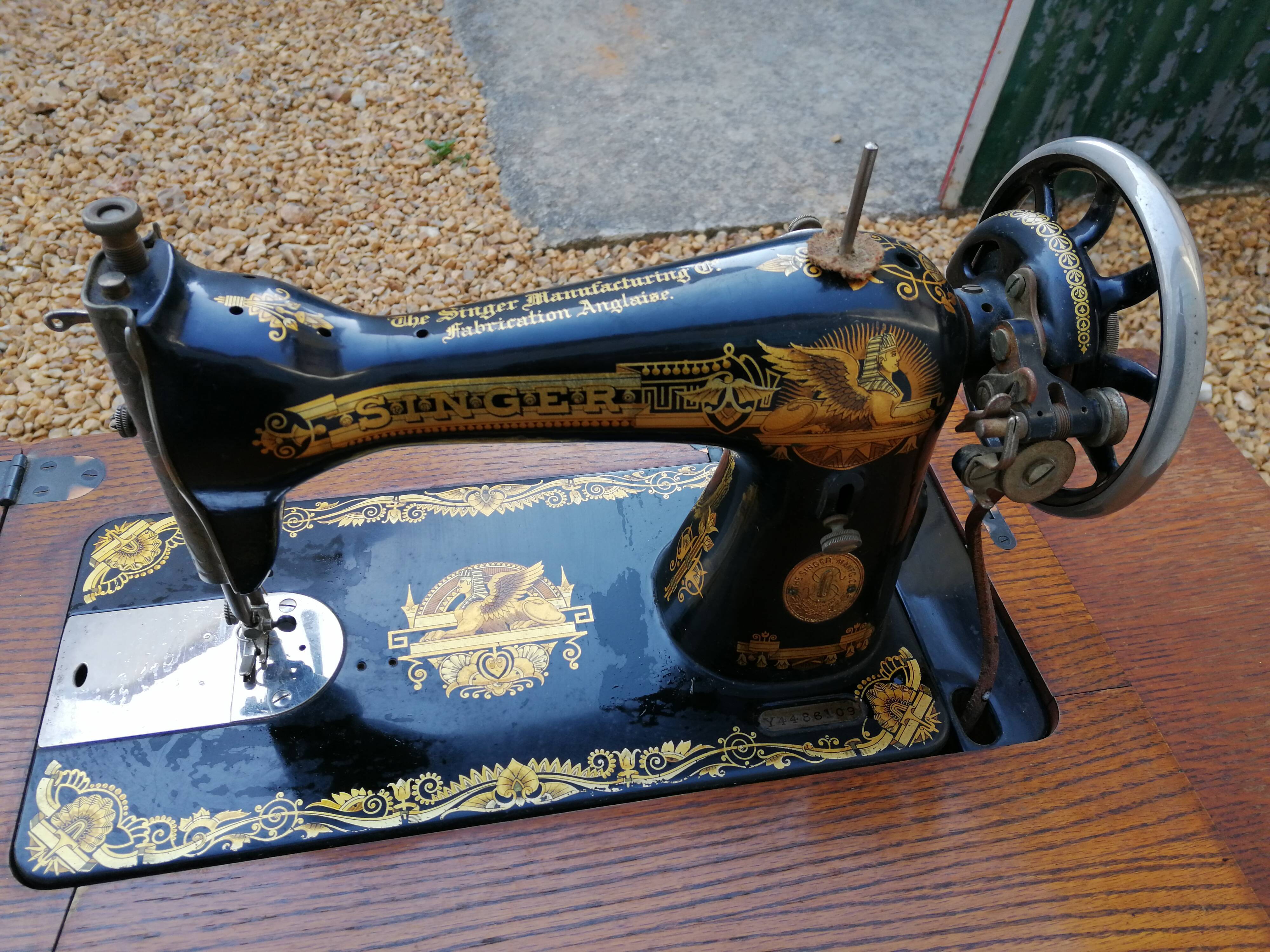 Ancient singer sewing machine