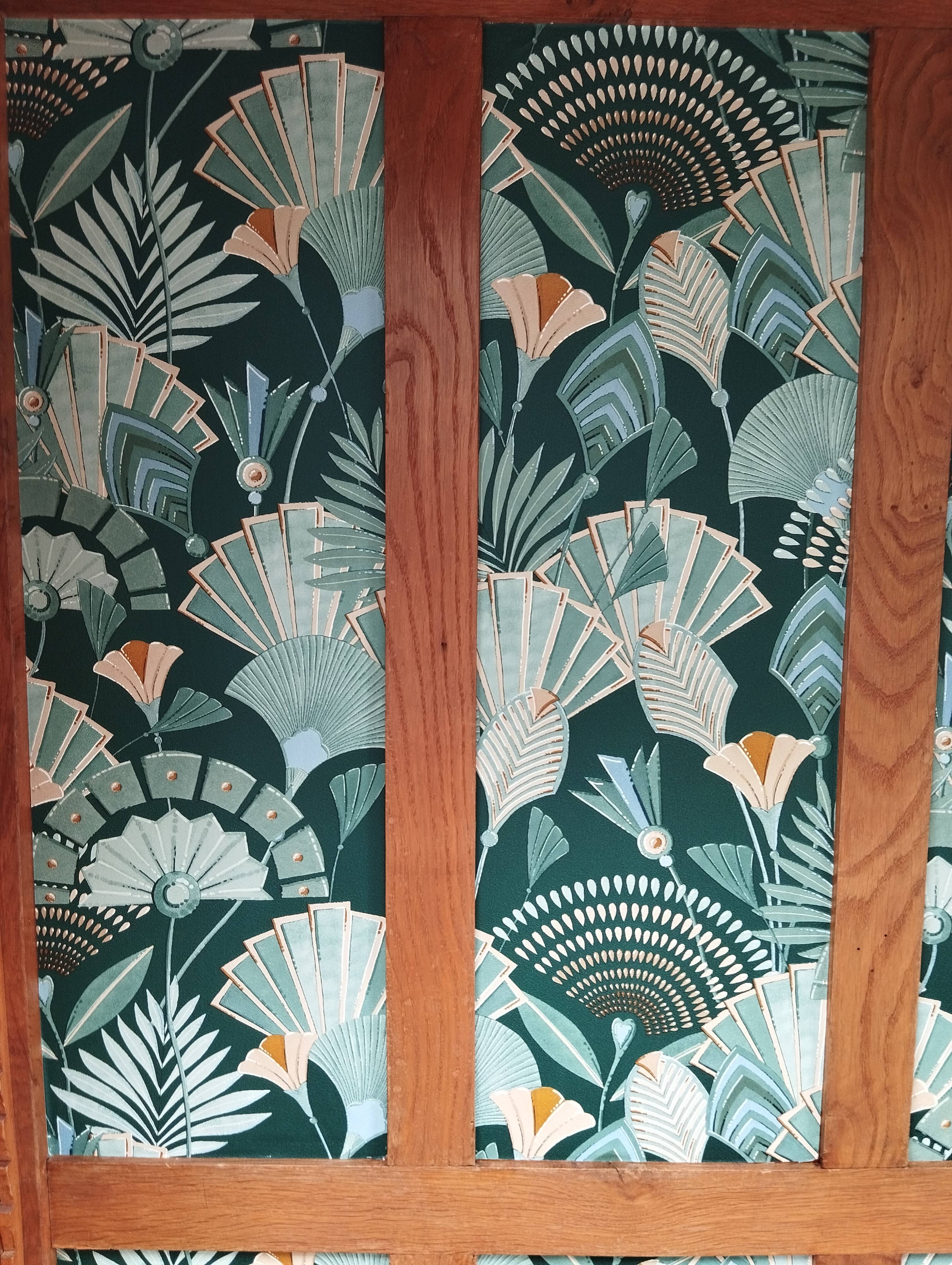 Parisian showcase cabinet year 30