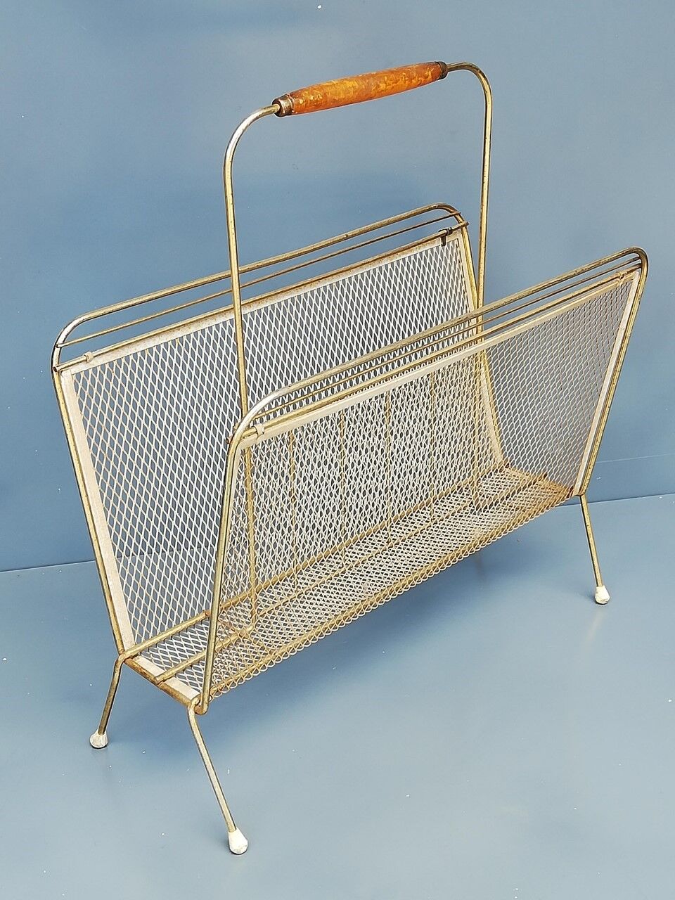 Porte revues en métal doré vintage