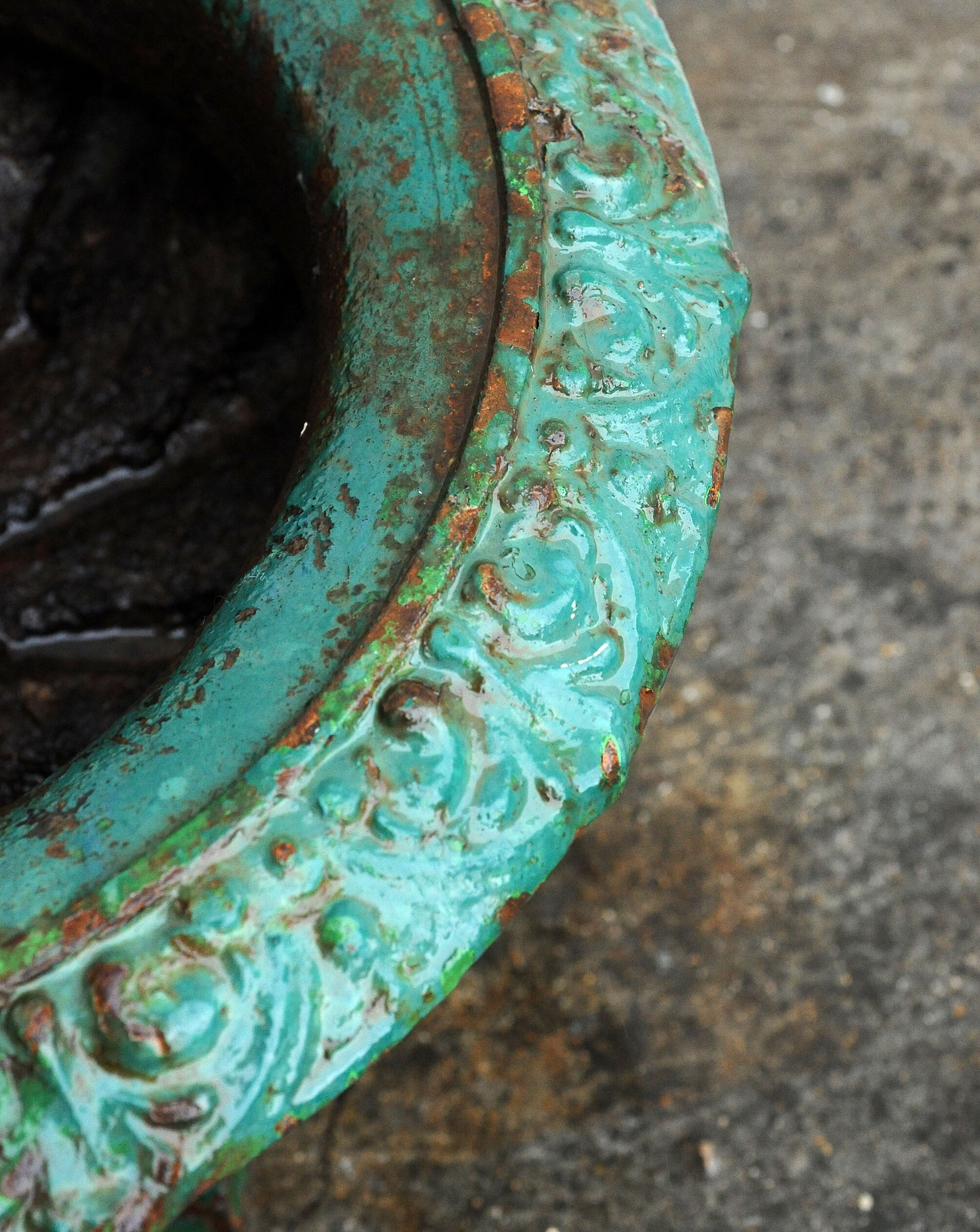 Pair of 2 medicis vases