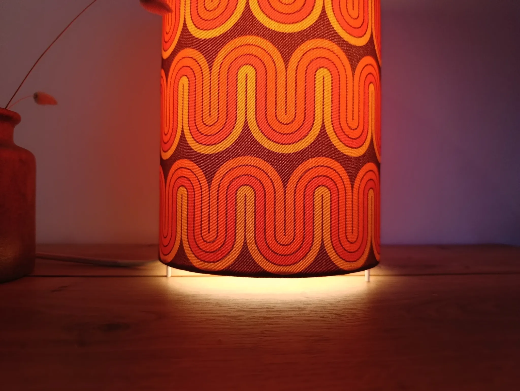 Lampe tube imprimé vagues psychédéliques esprit seventies