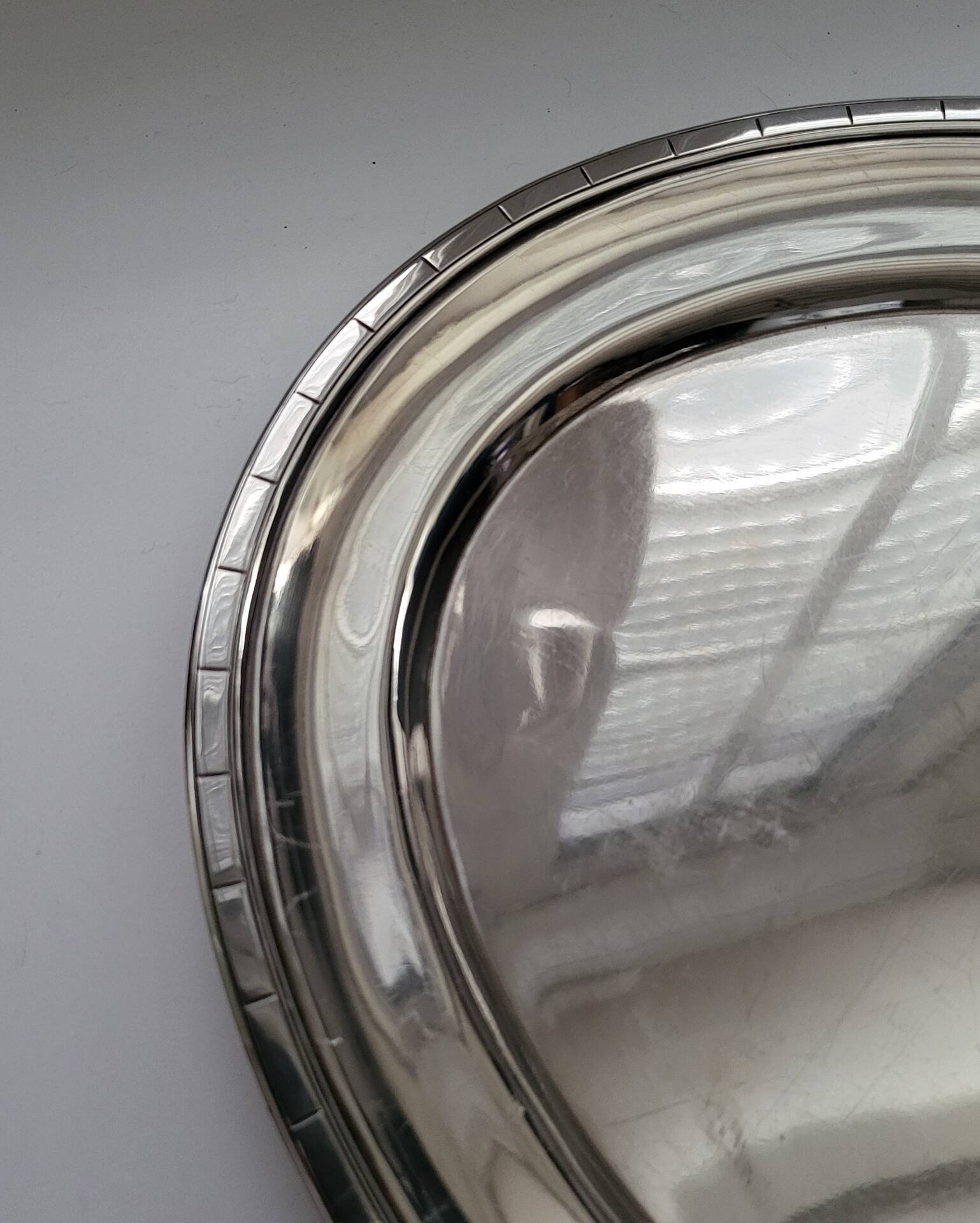 Large oval serving platter in silver-plated metal by Ravinet d'Enfert.