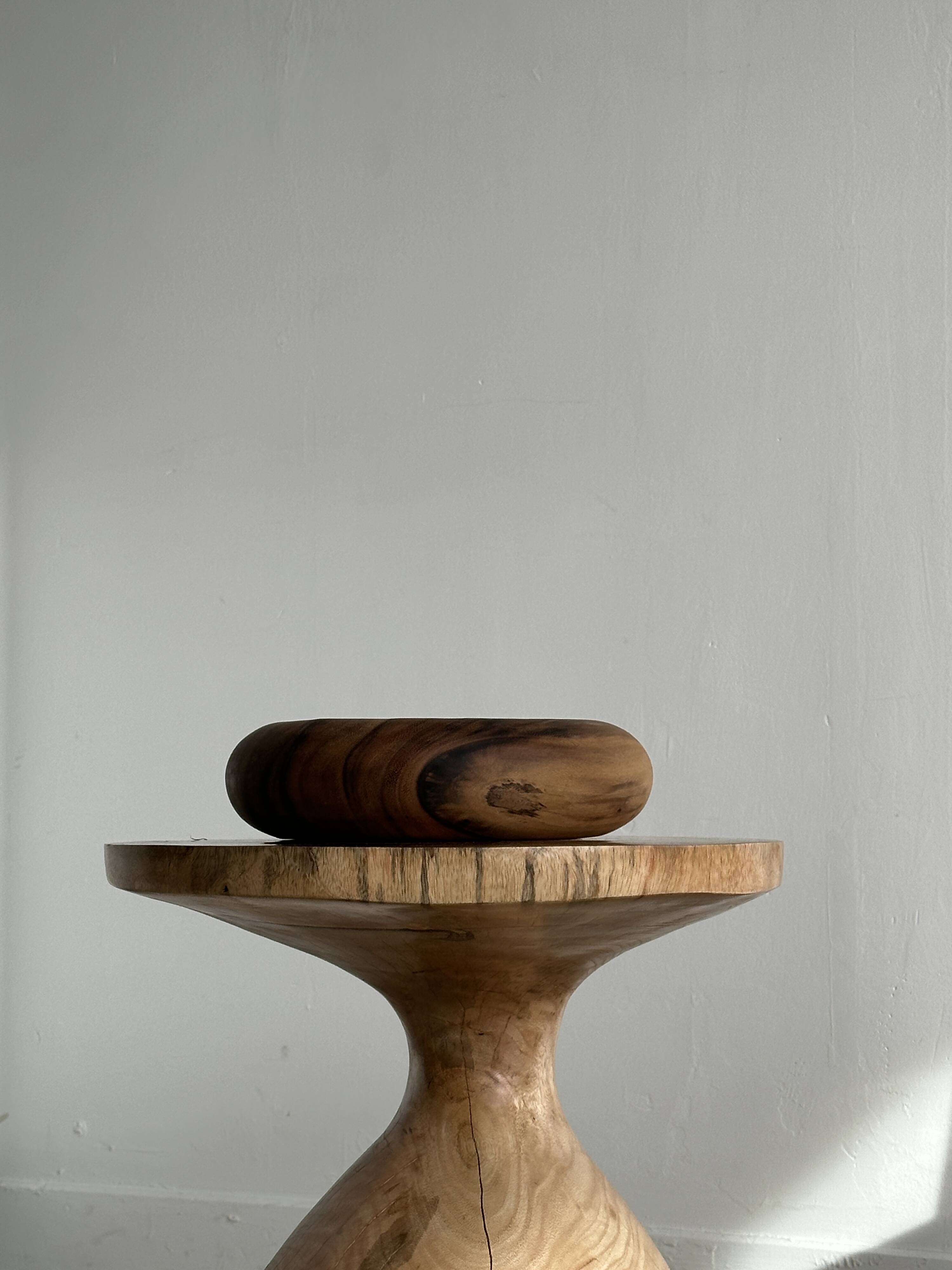 Solid wood side table (monoxyl) organic shape natural color