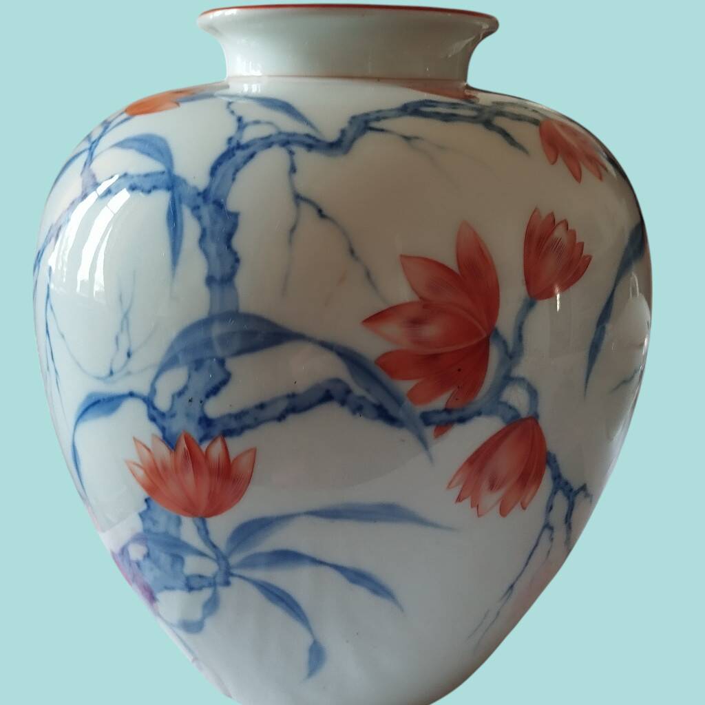 Porcelain vase by Rosenthal, hand-painted and signed. 1936