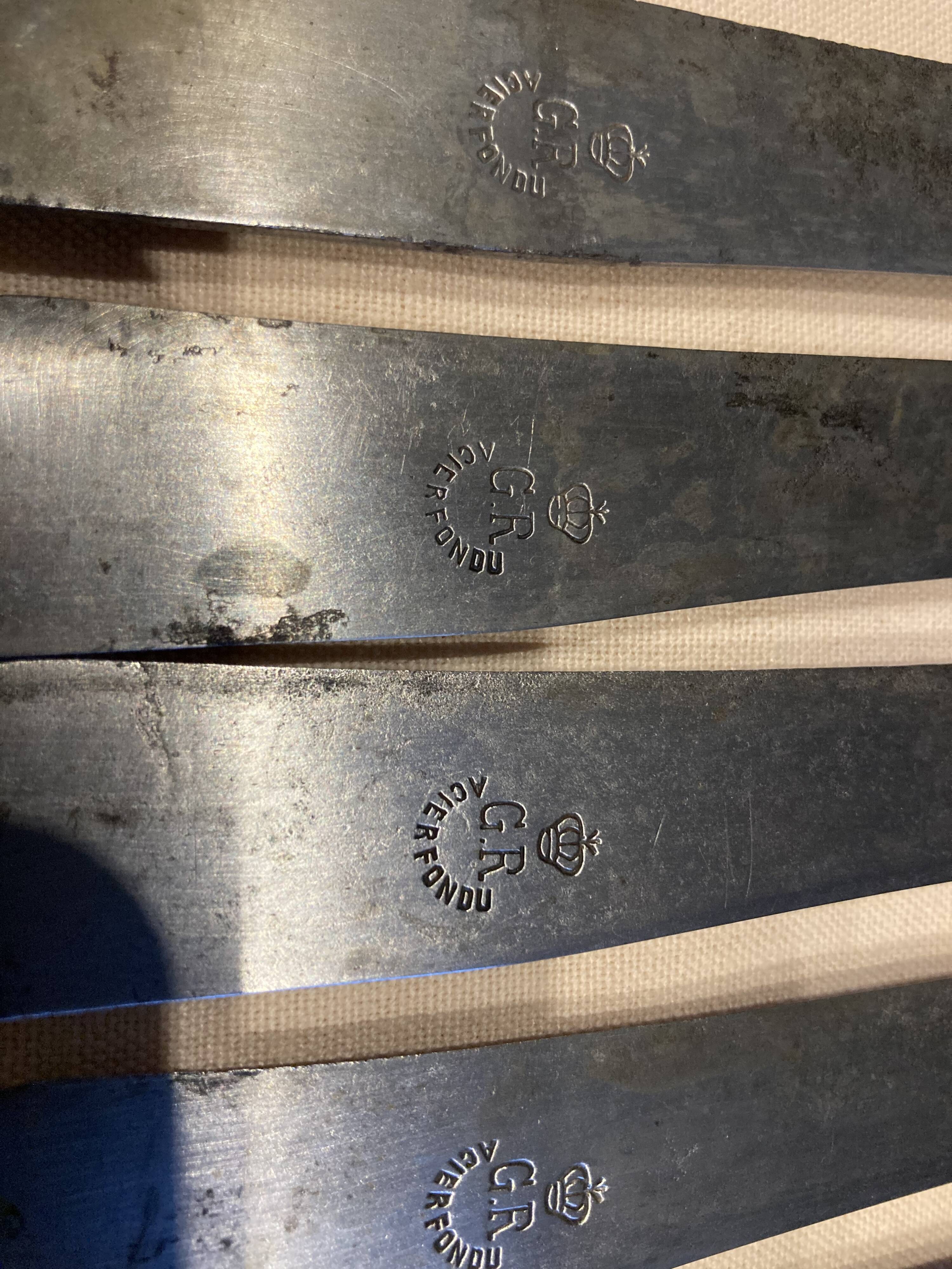 Series of 6 horn handle knives