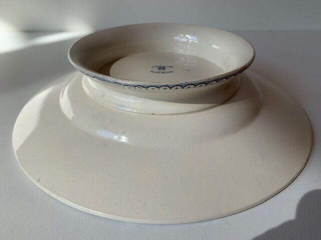 Plate on heel cut on ground of iron ground decoration parakeet bird