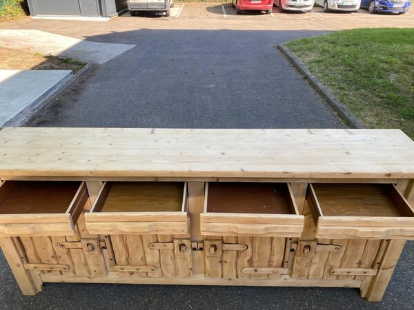 Enfilade de chalet rénové en bois massif clair des années 70