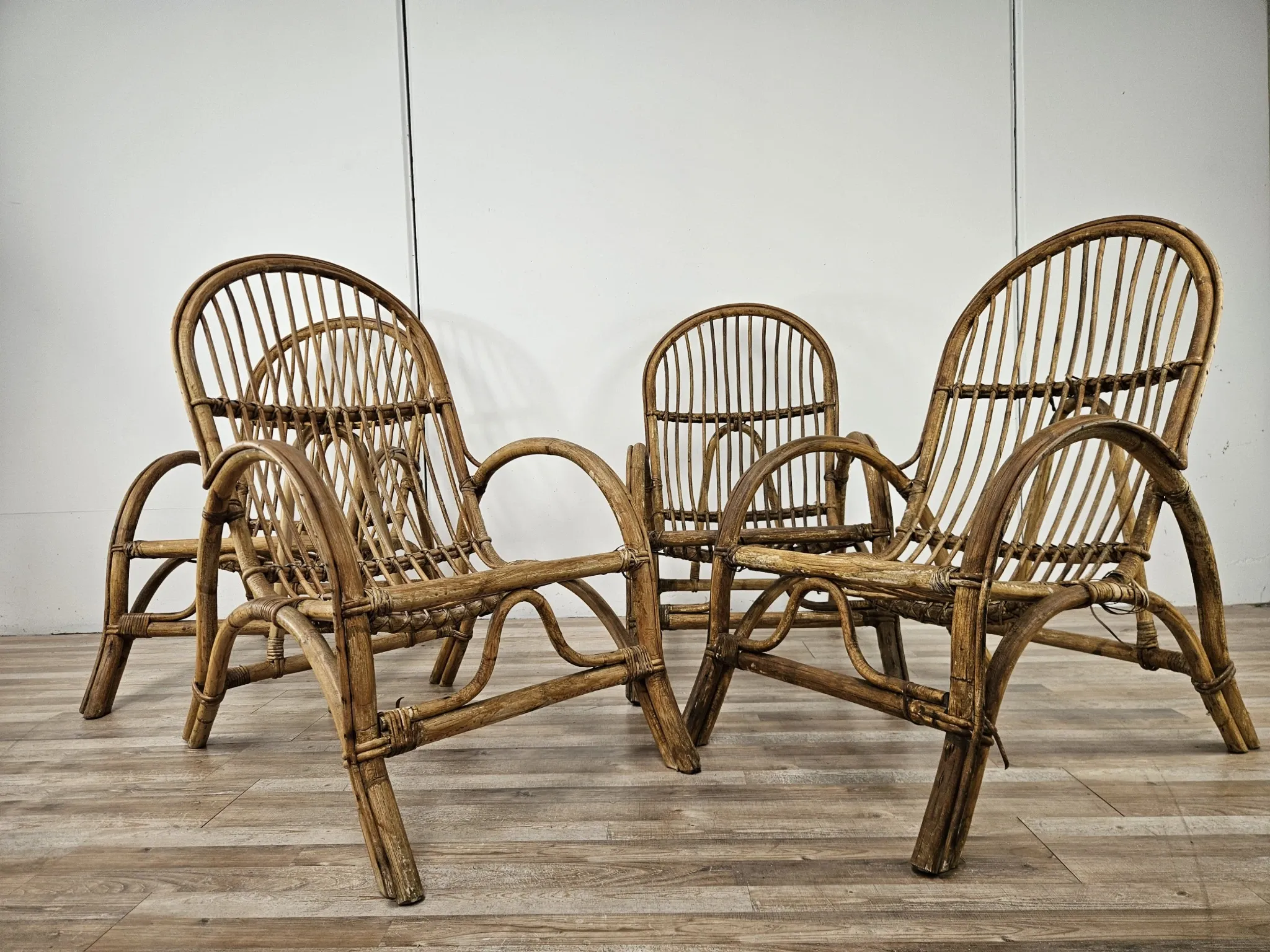 Quatre fauteuils en osier vintage, années 1970