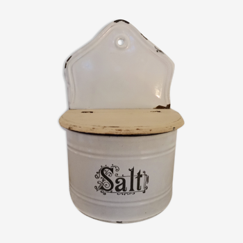 Spice pot for salt