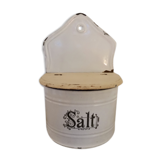 Spice pot for salt