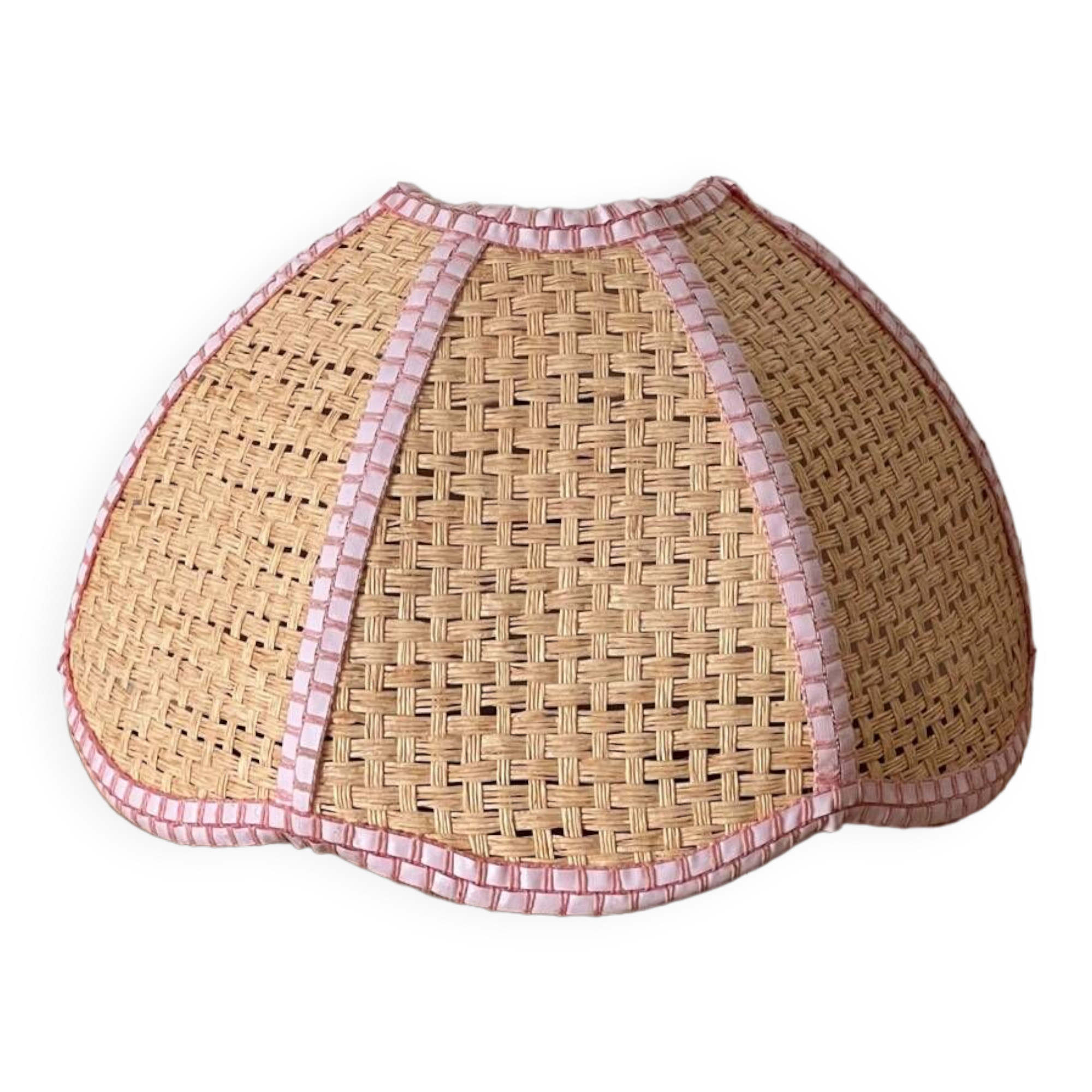 Flower applique in raffia and pink fabrics