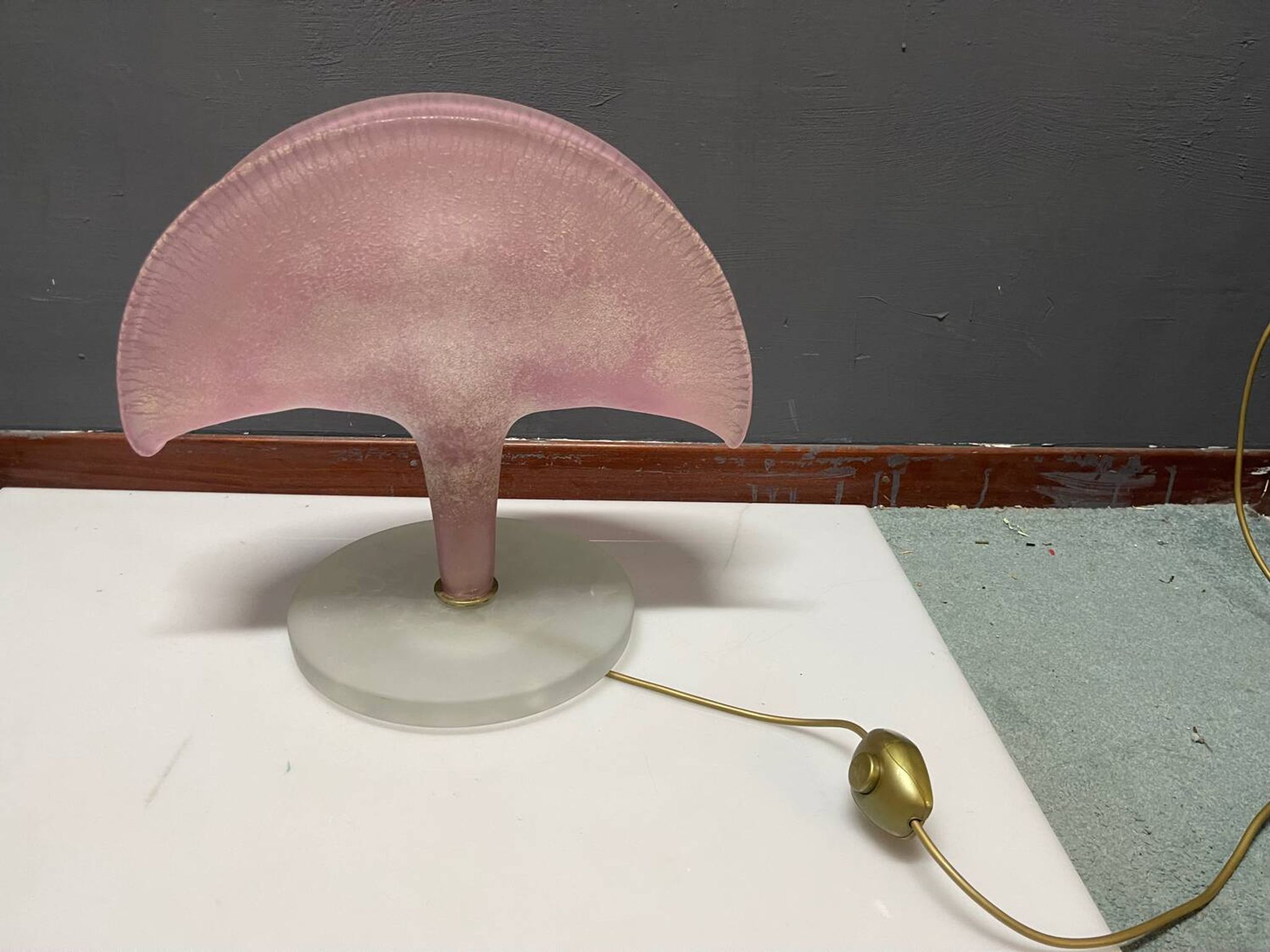 Lampe de table en verre de Murano rose des années 1980