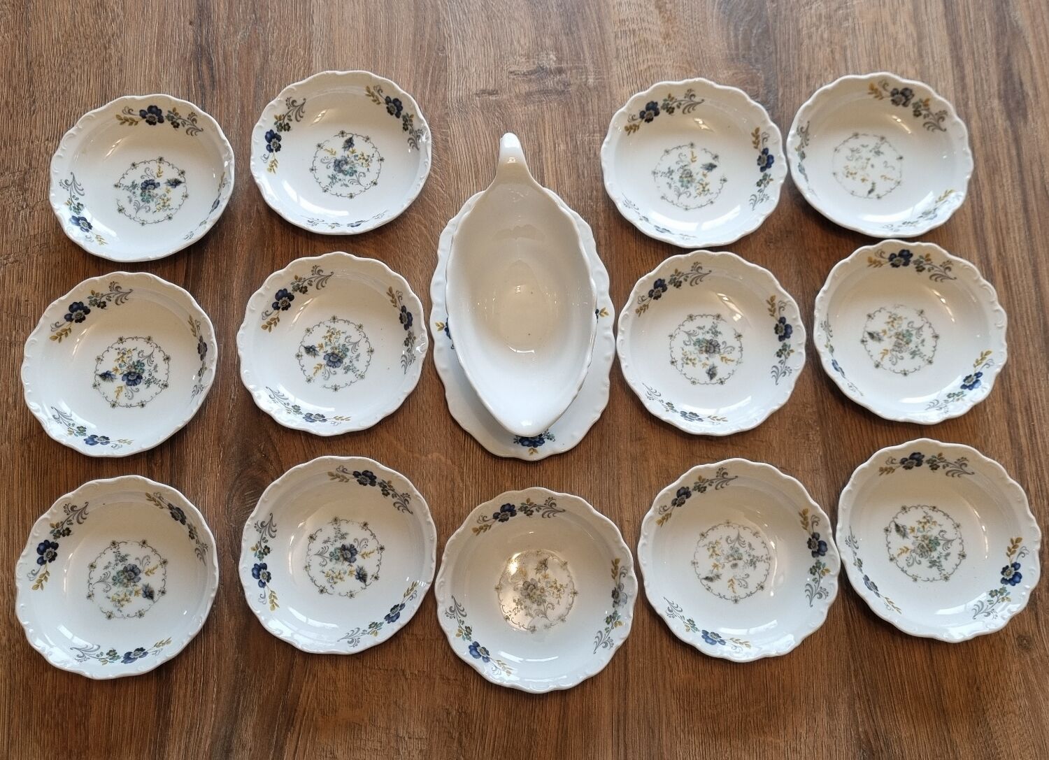 Table service of 108 pieces, Limoges porcelain, Sofafils