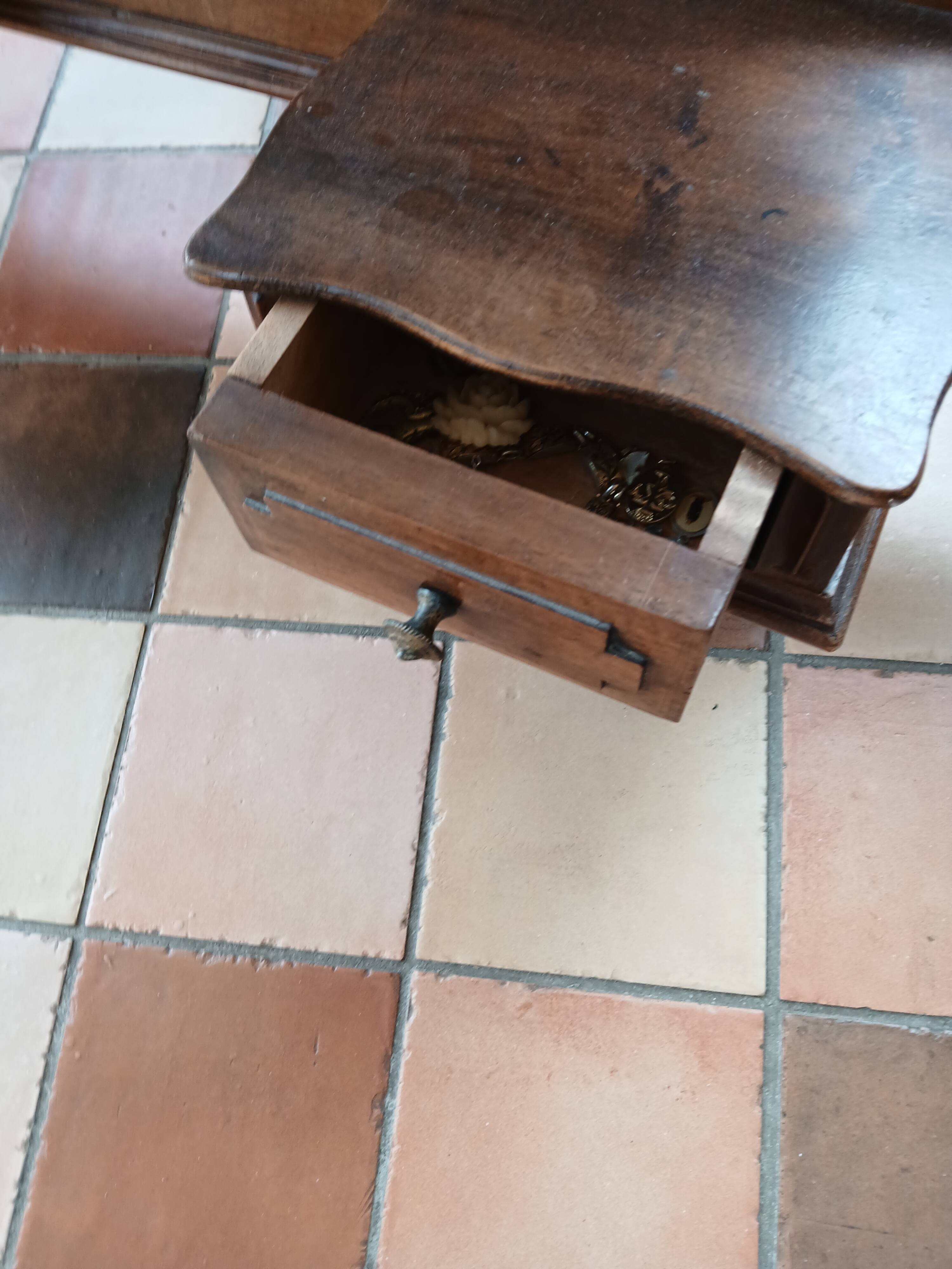 Antique chest of drawers