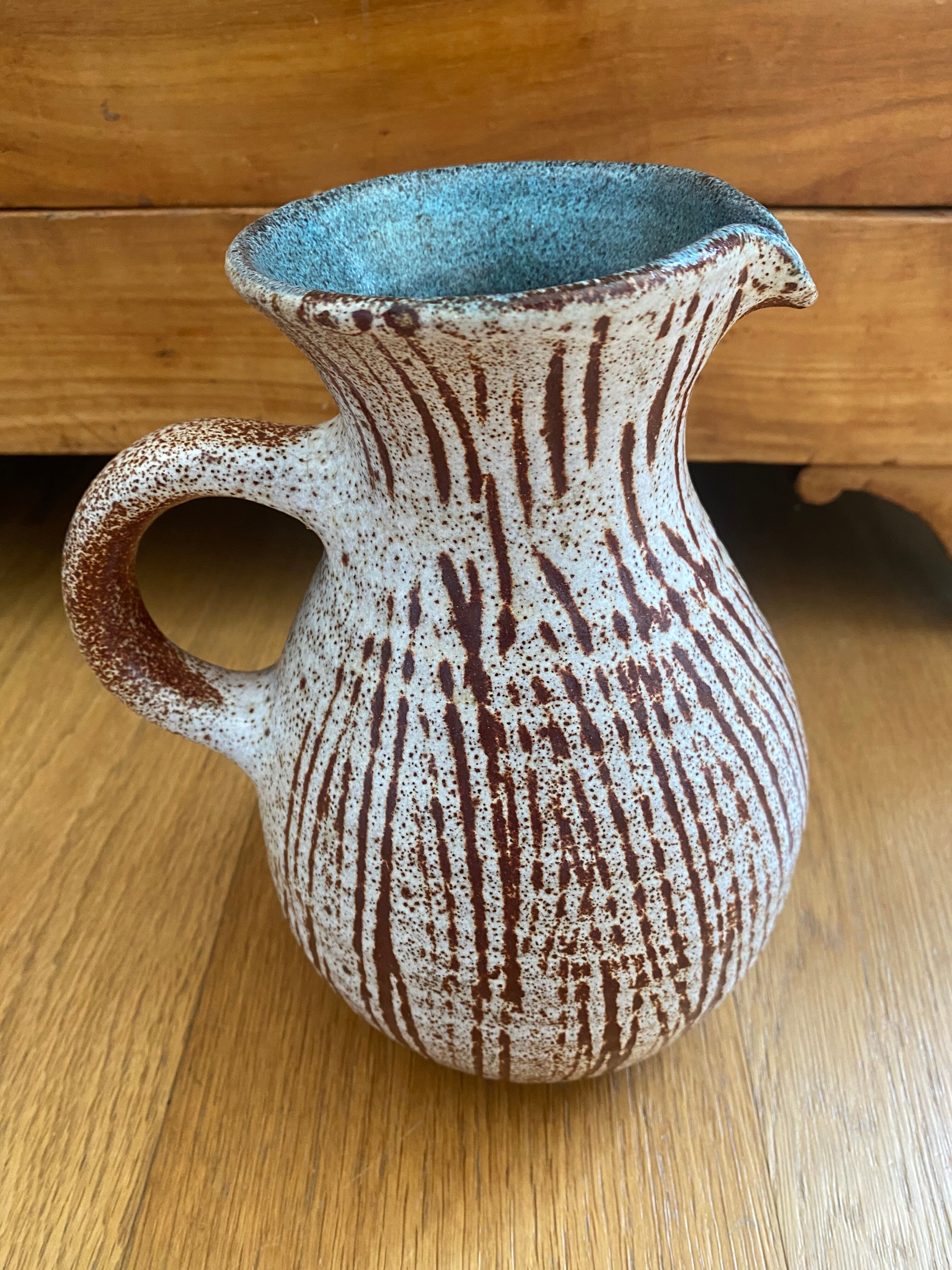 Ceramic pitcher Accolay striped burgundy turquoise white