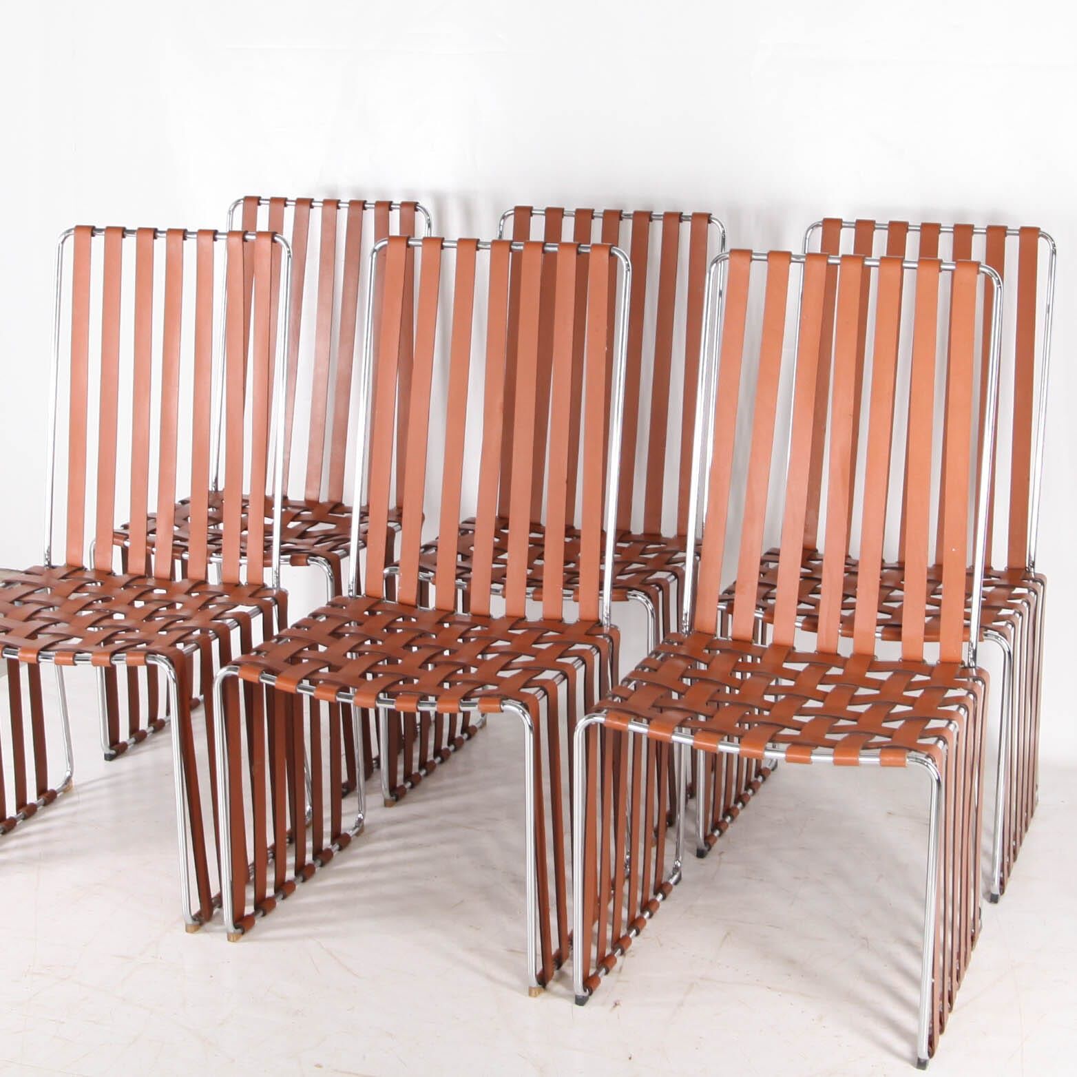 Suite de 6 chaises en cuir et chrome