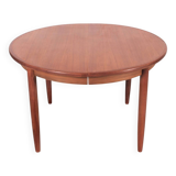 Scandinavian extendable teak dining table for 4/8 people.