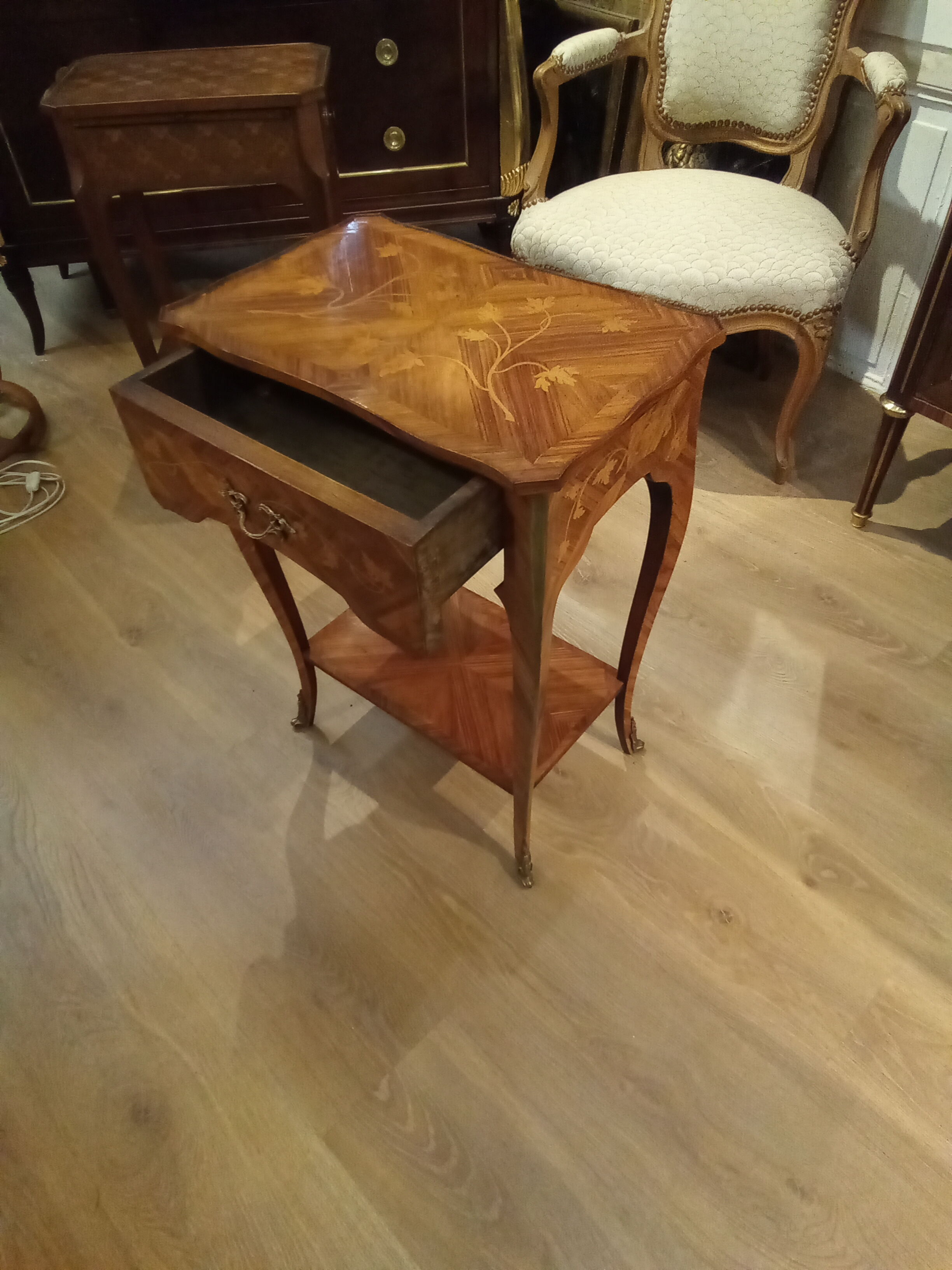 Louis XV-style lounge table