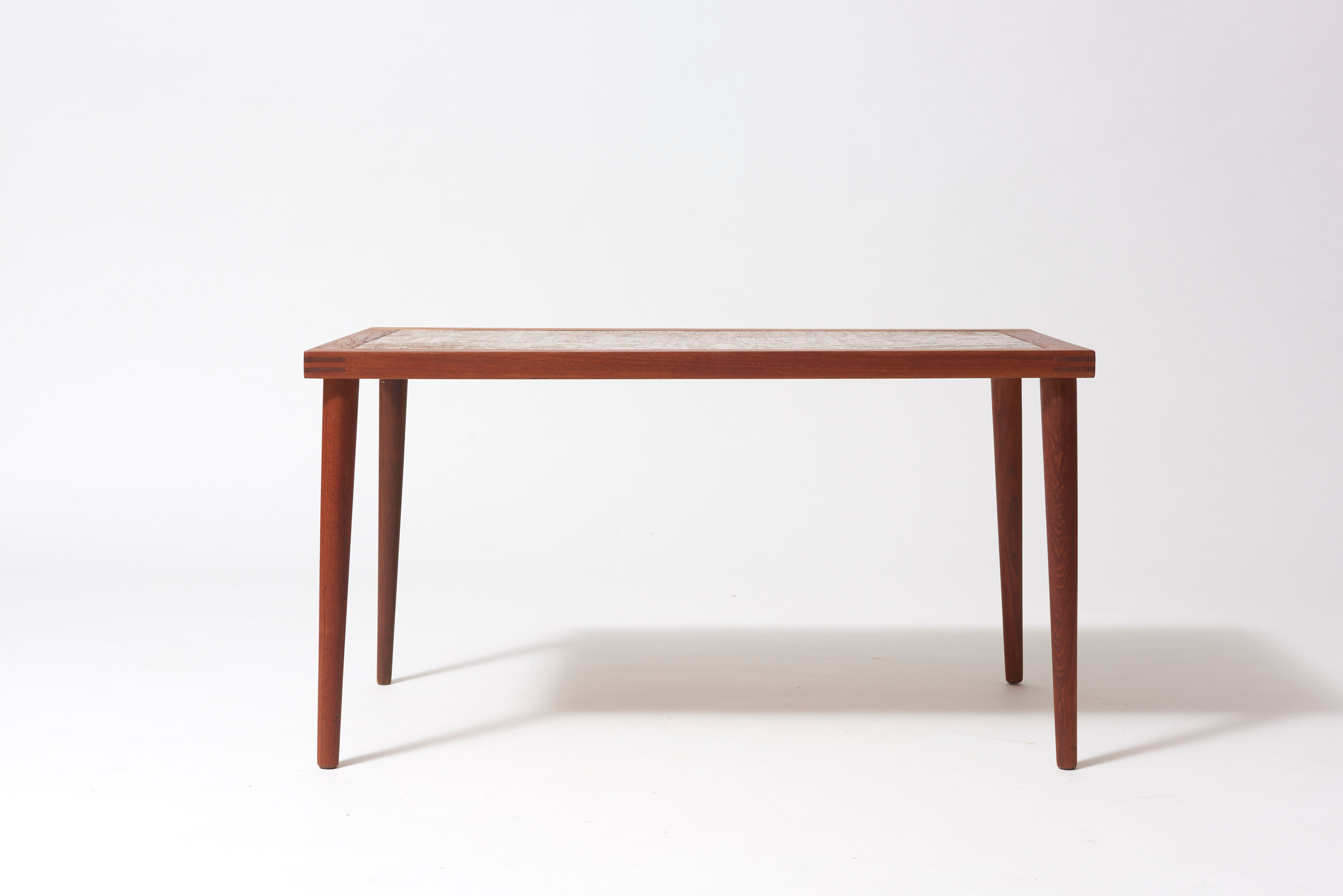 Table basse scandinave en teck et tablette en cuivre