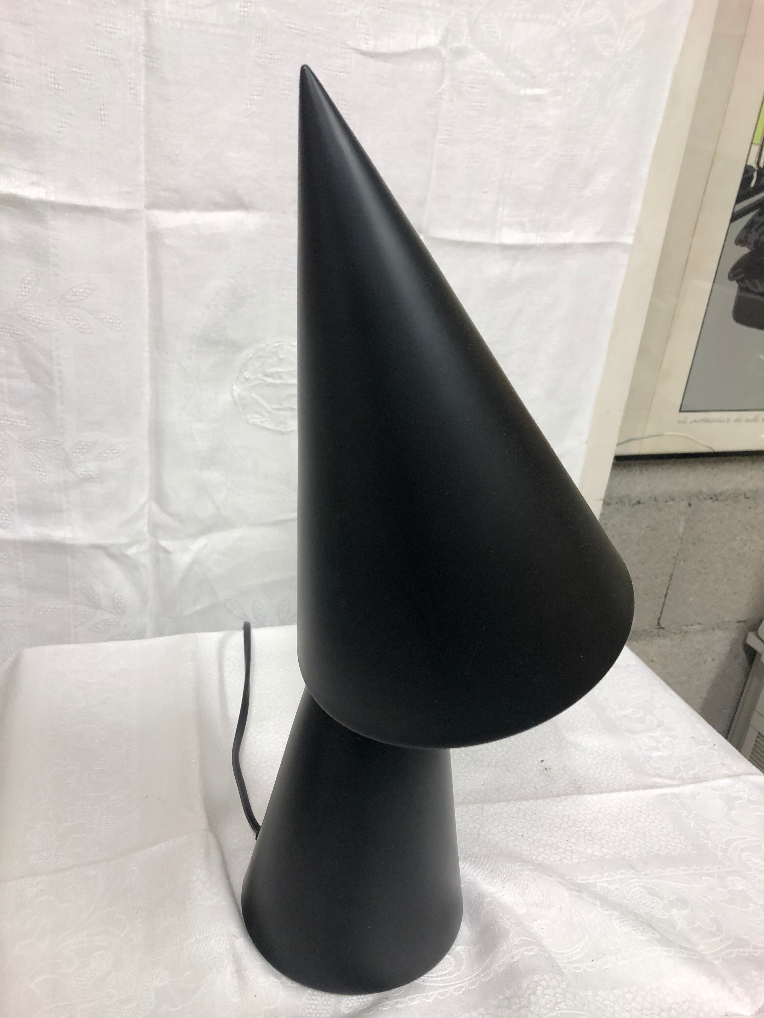 Black double cone lamp
