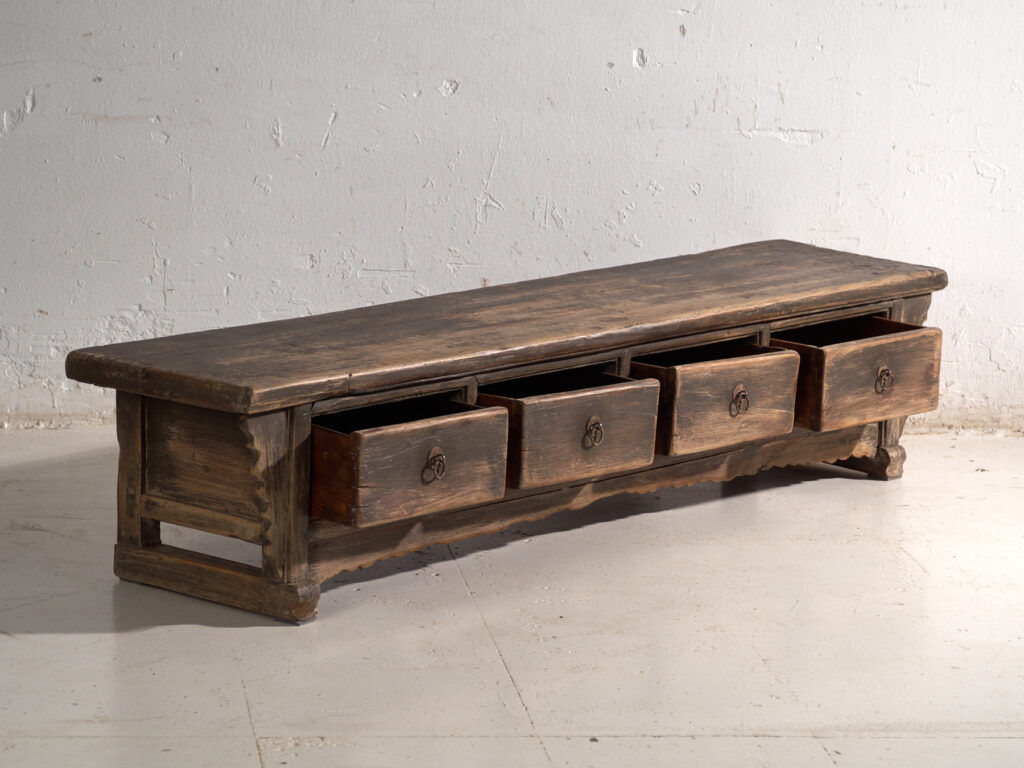 Table basse ancienne à tiroirs en bois de pin – Chine, vers 1900