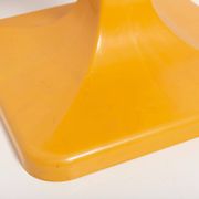 Tabouret fleurs jaune moutarde milieu du siècle, Pologne, années 1970