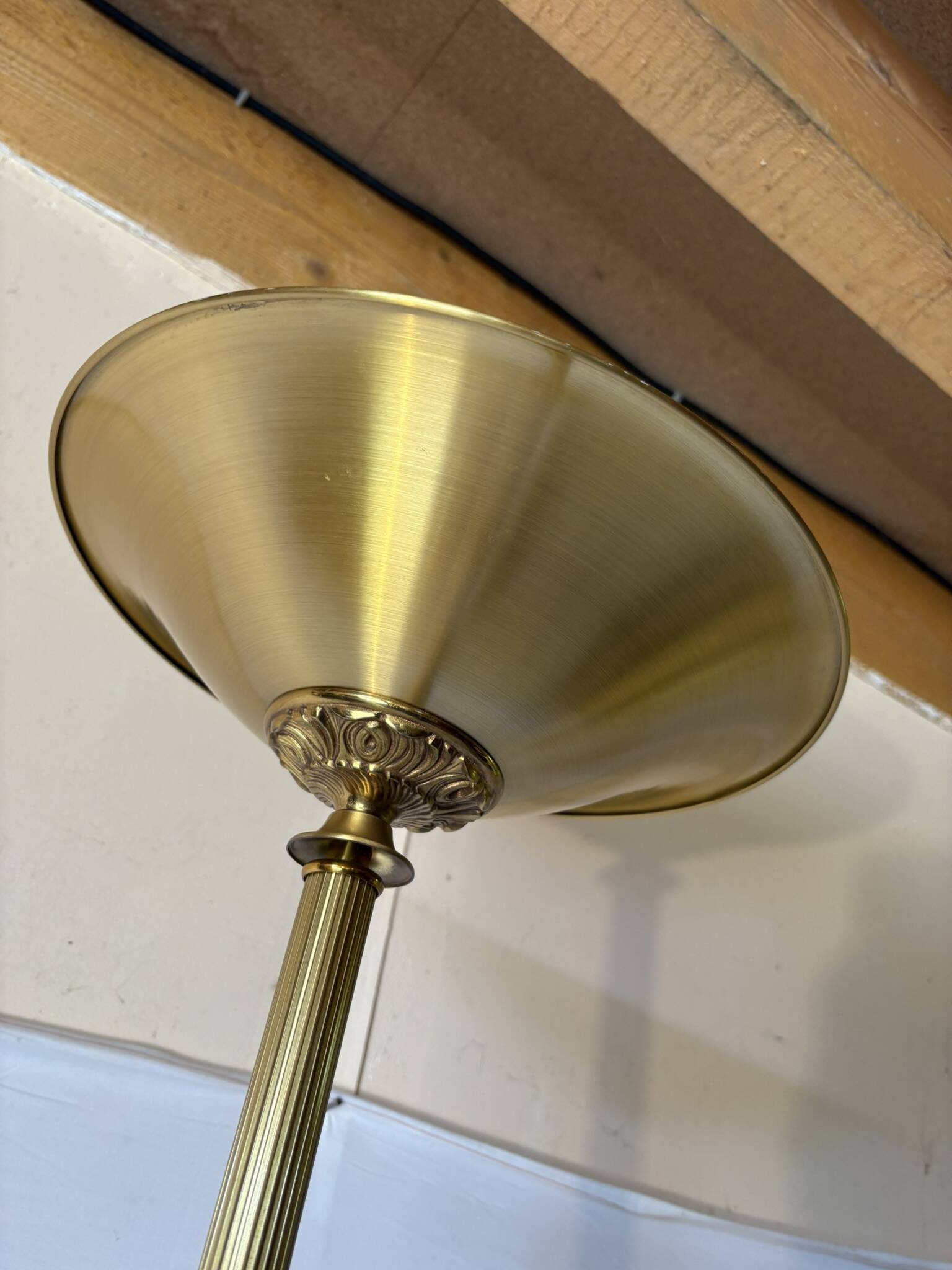 Brass torchiere floor lamp with neoclassical decoration – Empire style