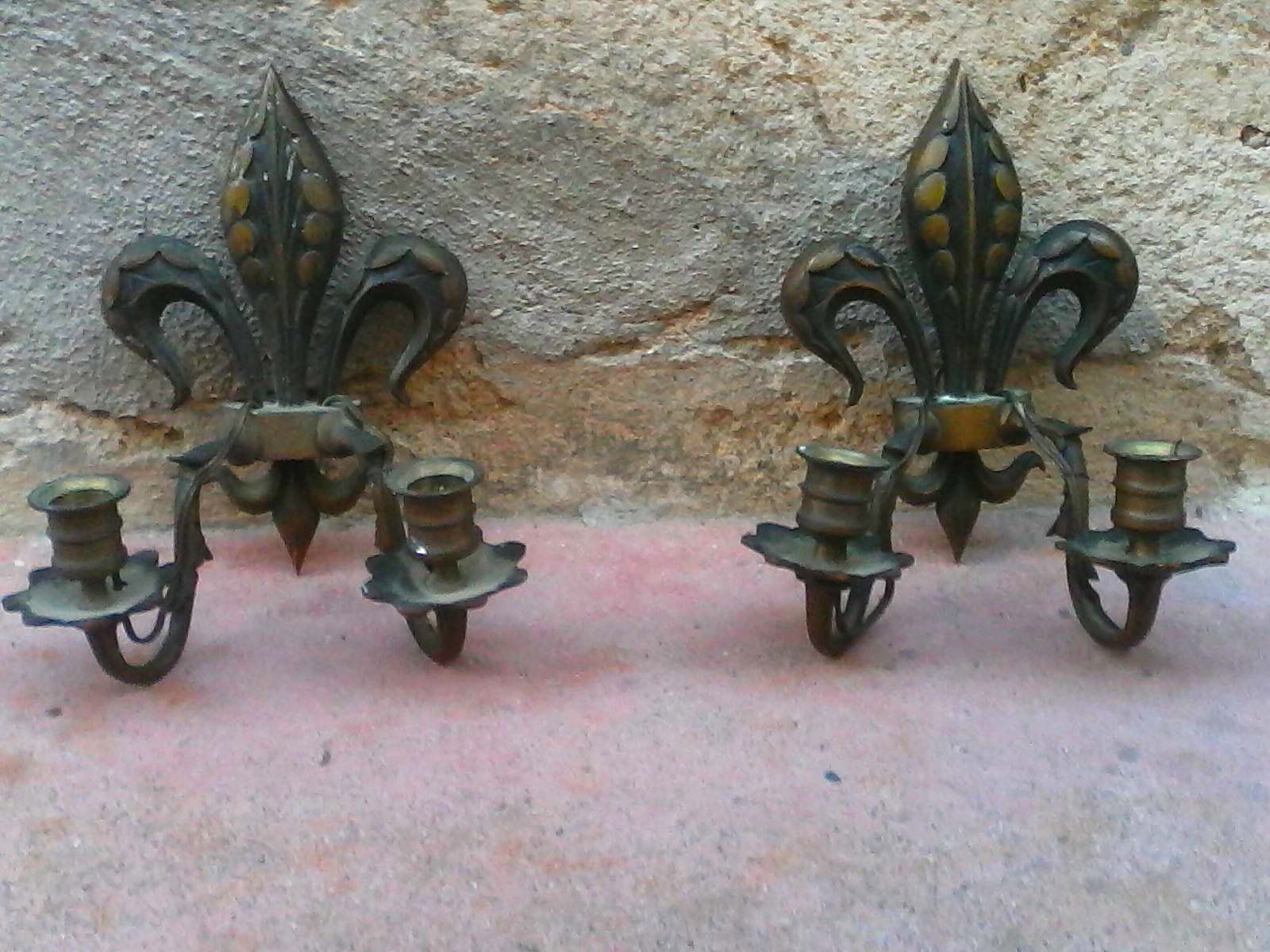 "Fleurs-de-lis" wall lamps