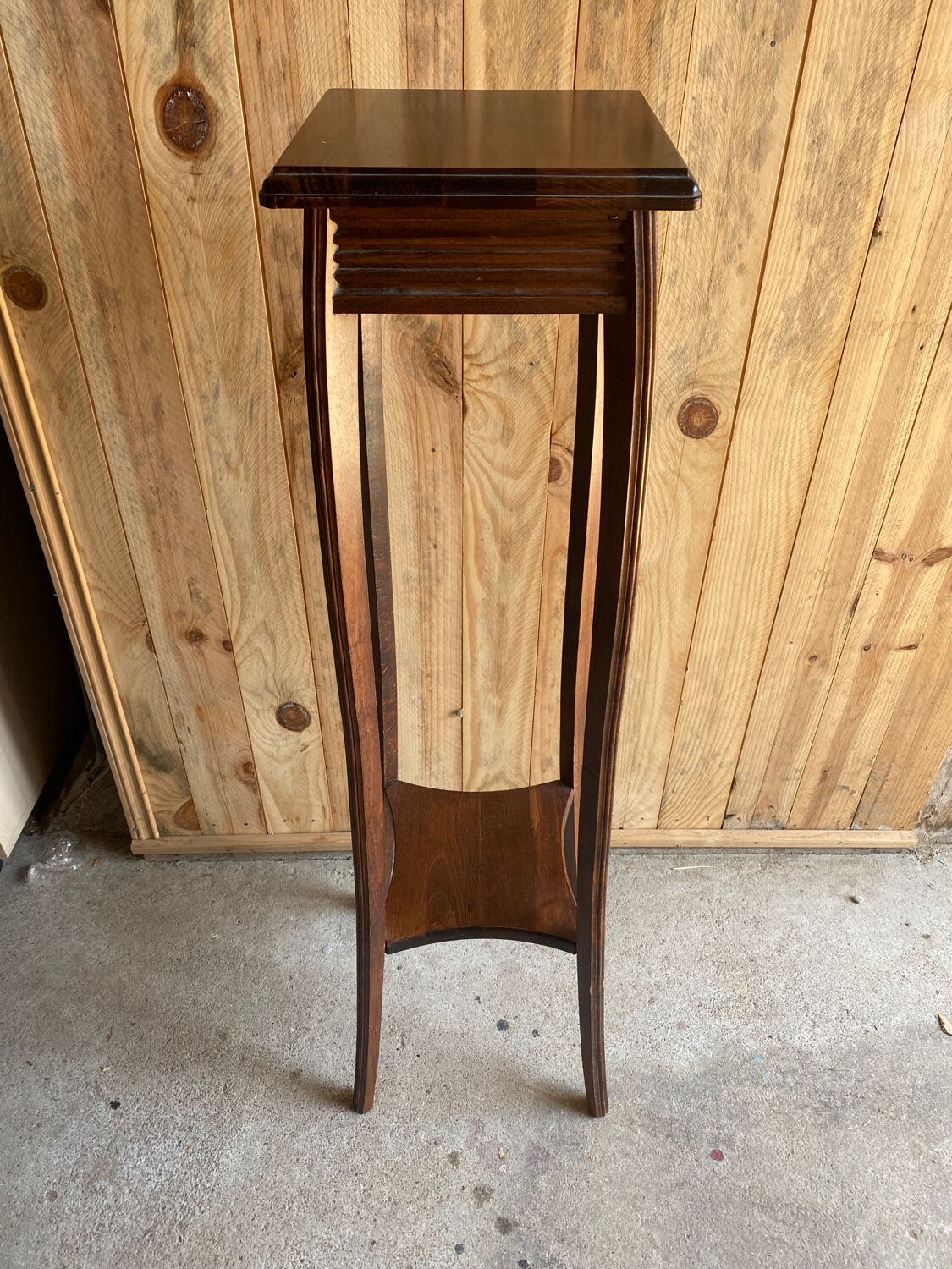 Wooden pedestal table