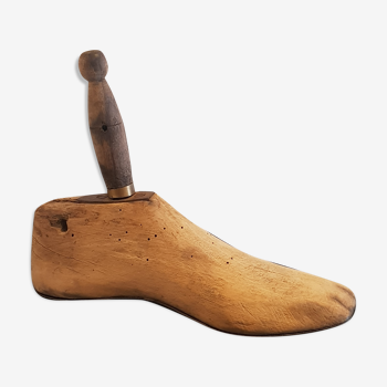 Vintage shoe tree with tool