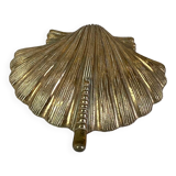 Brass scallop shell emptier