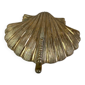 Whole openable scallop shell in brass