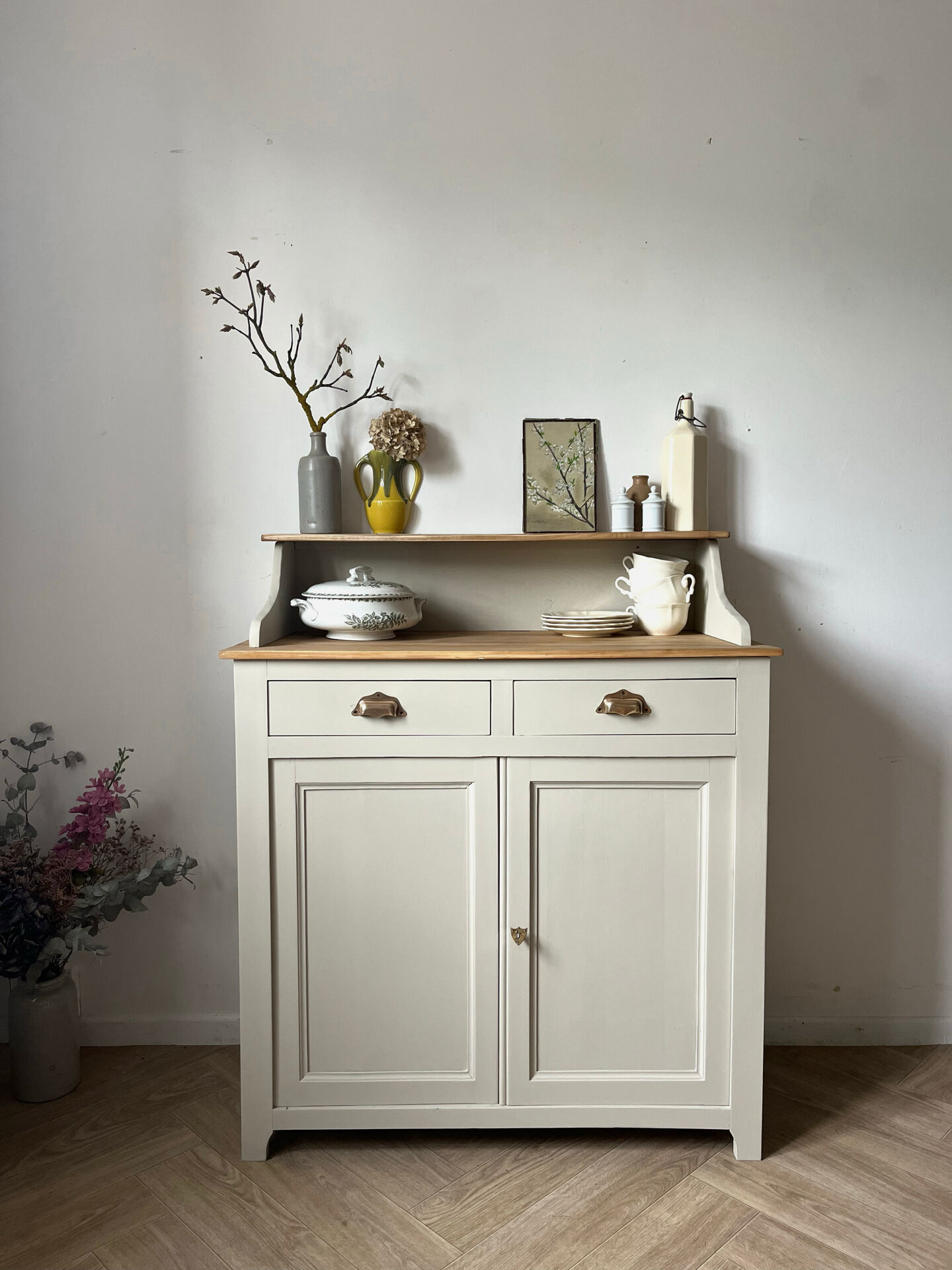 Tiered Parisian buffet