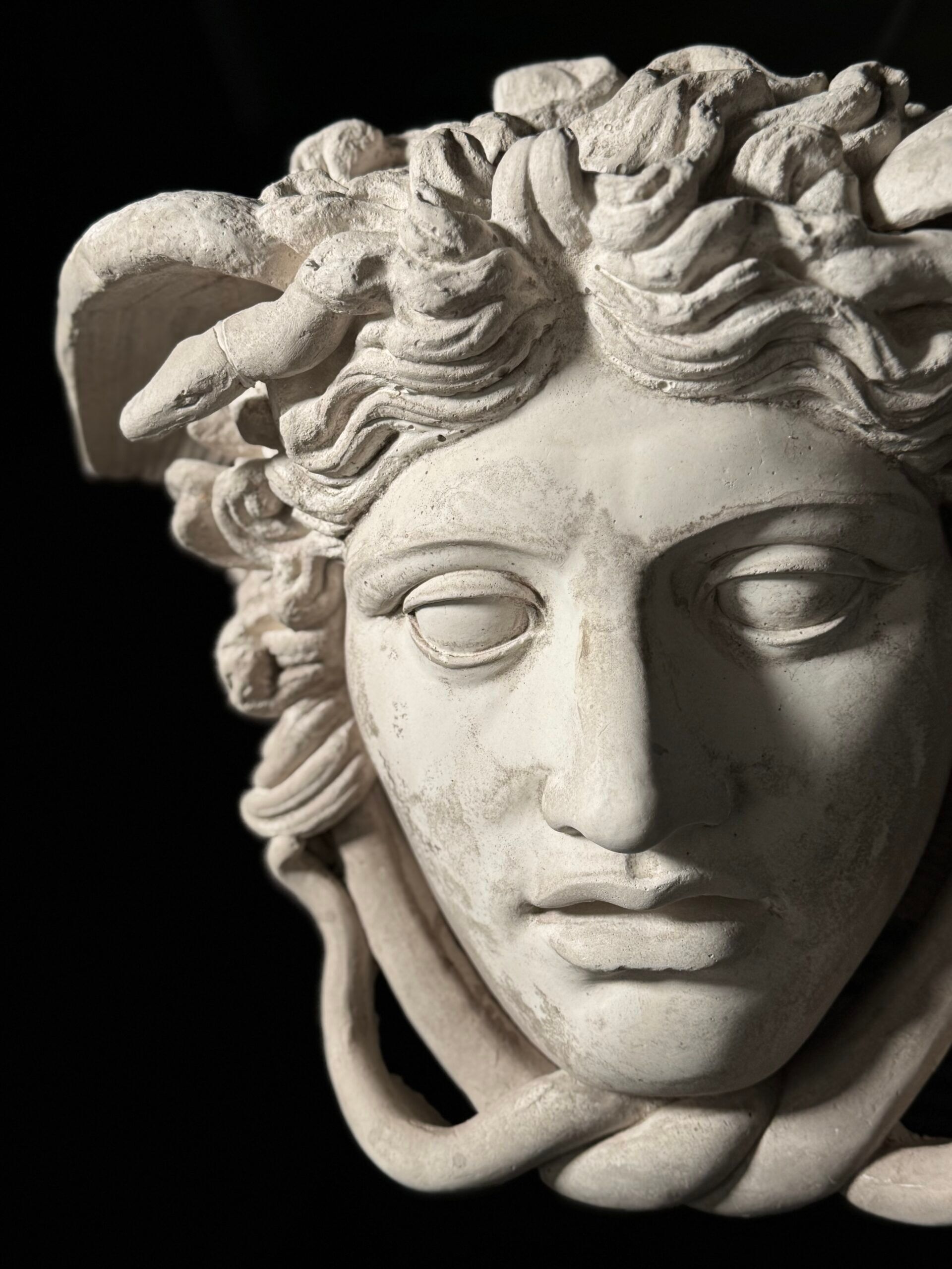 Medusa wall decoration plaster