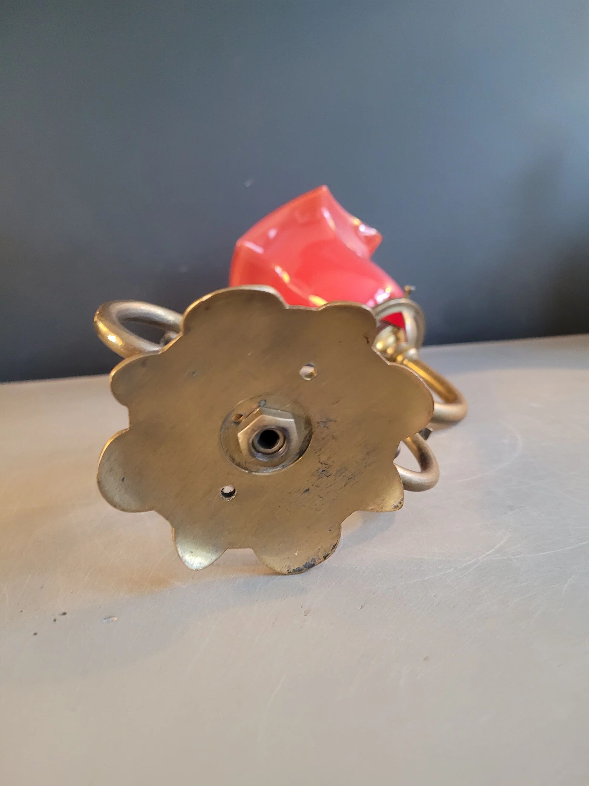 Tulip wall light in brass and red glass