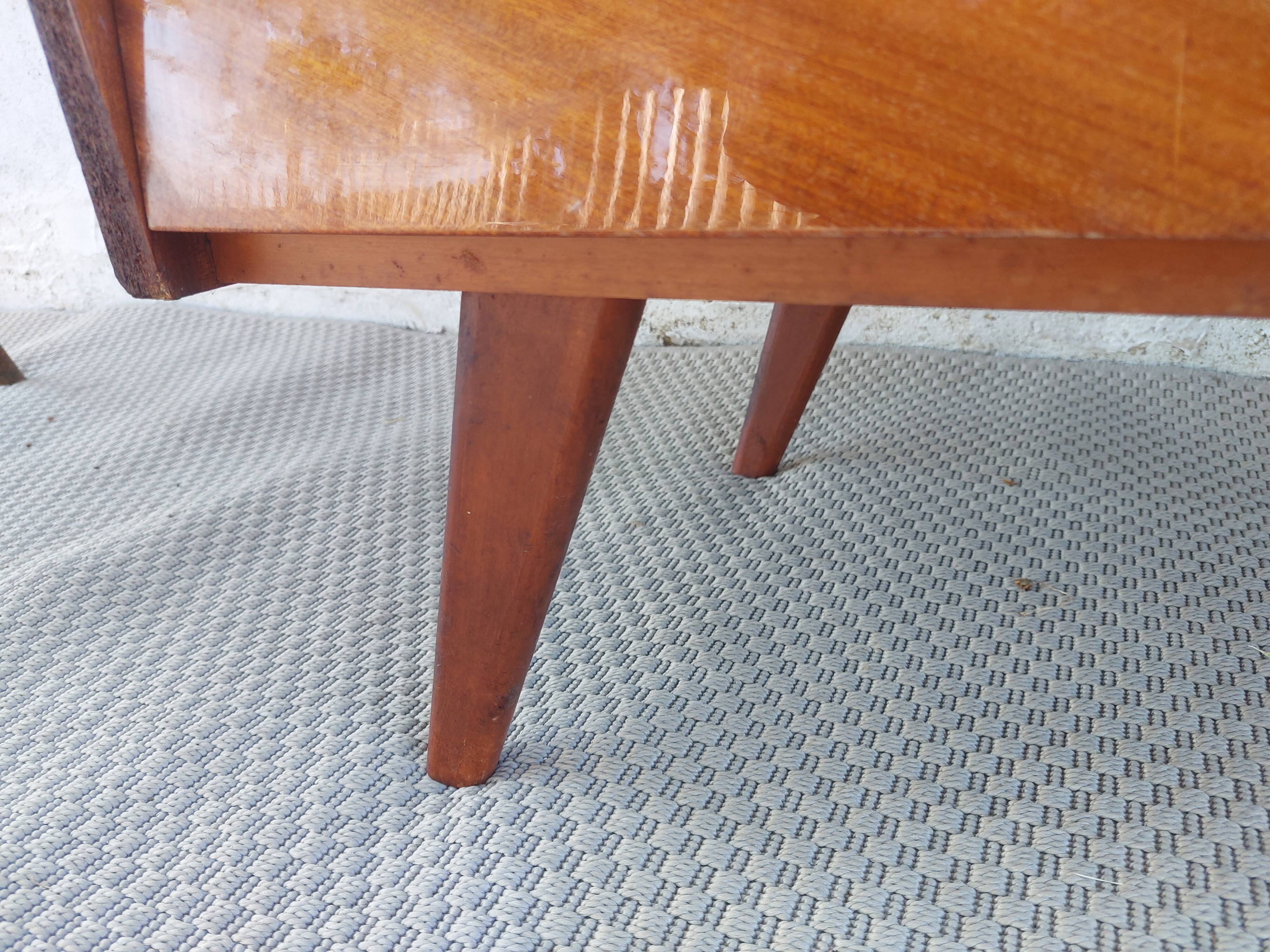 commode aux pieds compas, effet miroir, vintage