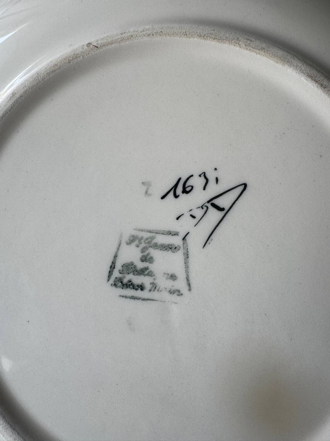Large ceramic plate – Saint-Jean-la-Poterie